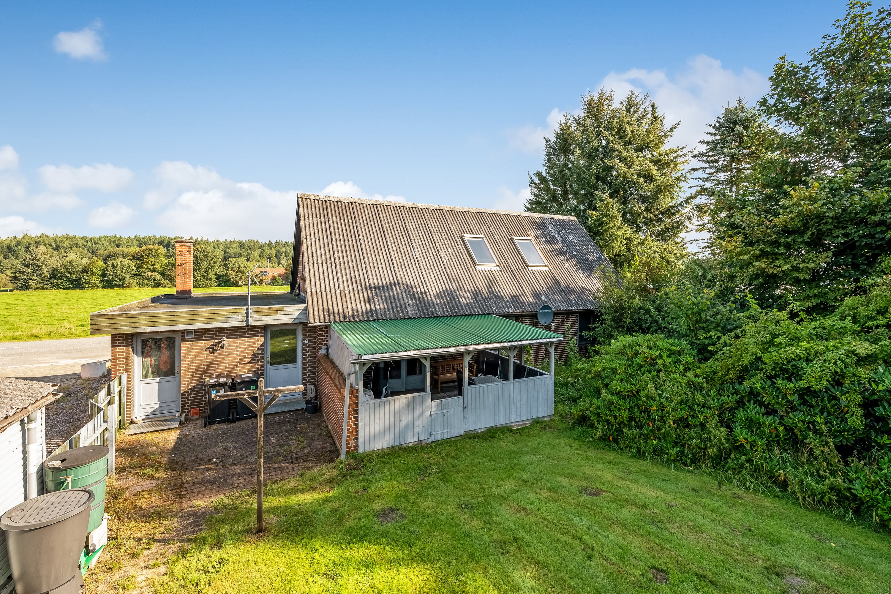 Fremhævet facade billede i fuldskærmstilstand. Billede af Torstedvej 55, Torsted, 6980 Tim