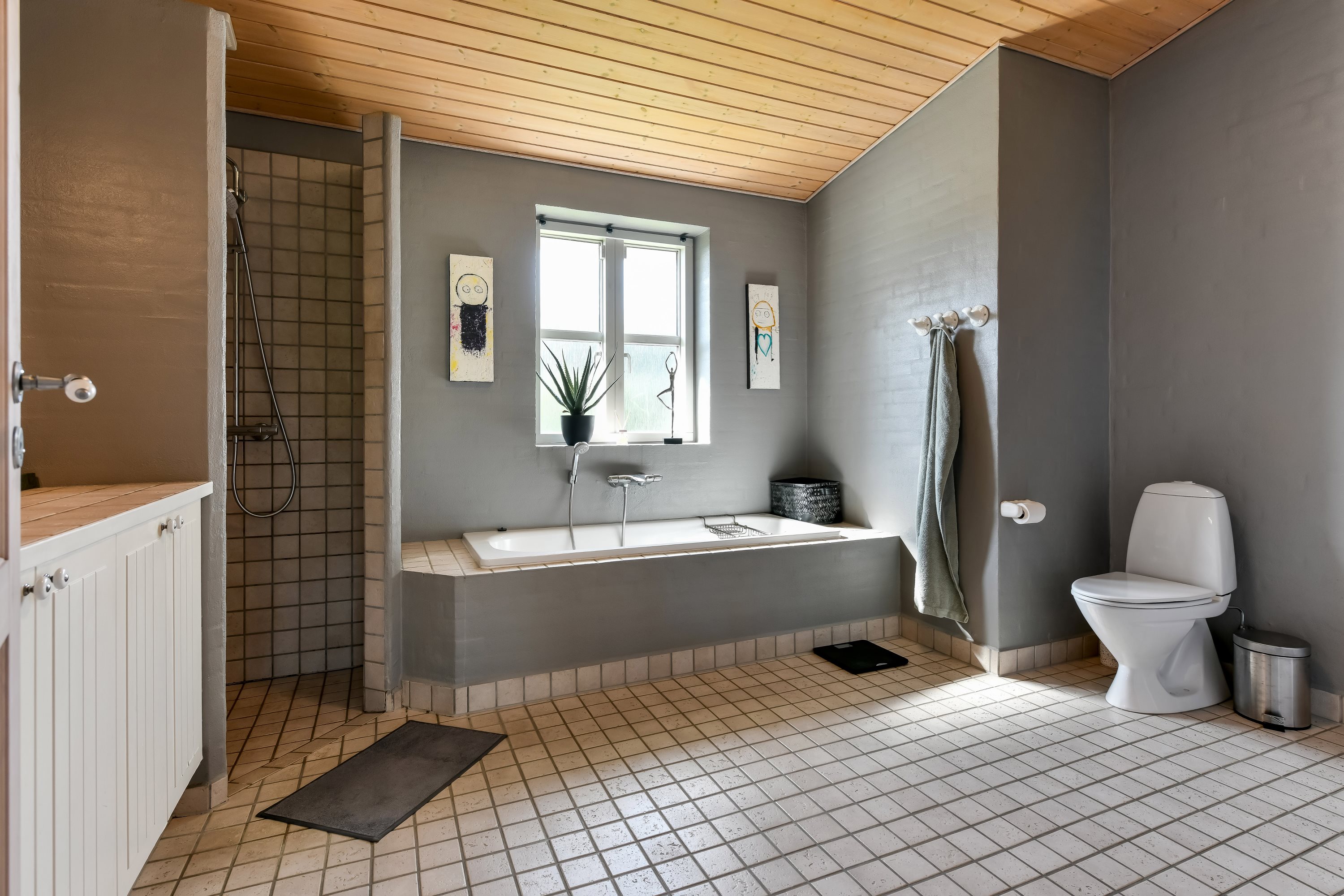 Fremhævet badeværelse billede i fuldskærmstilstand. Billede af Blåvandvej 51C, 6857 Blåvand