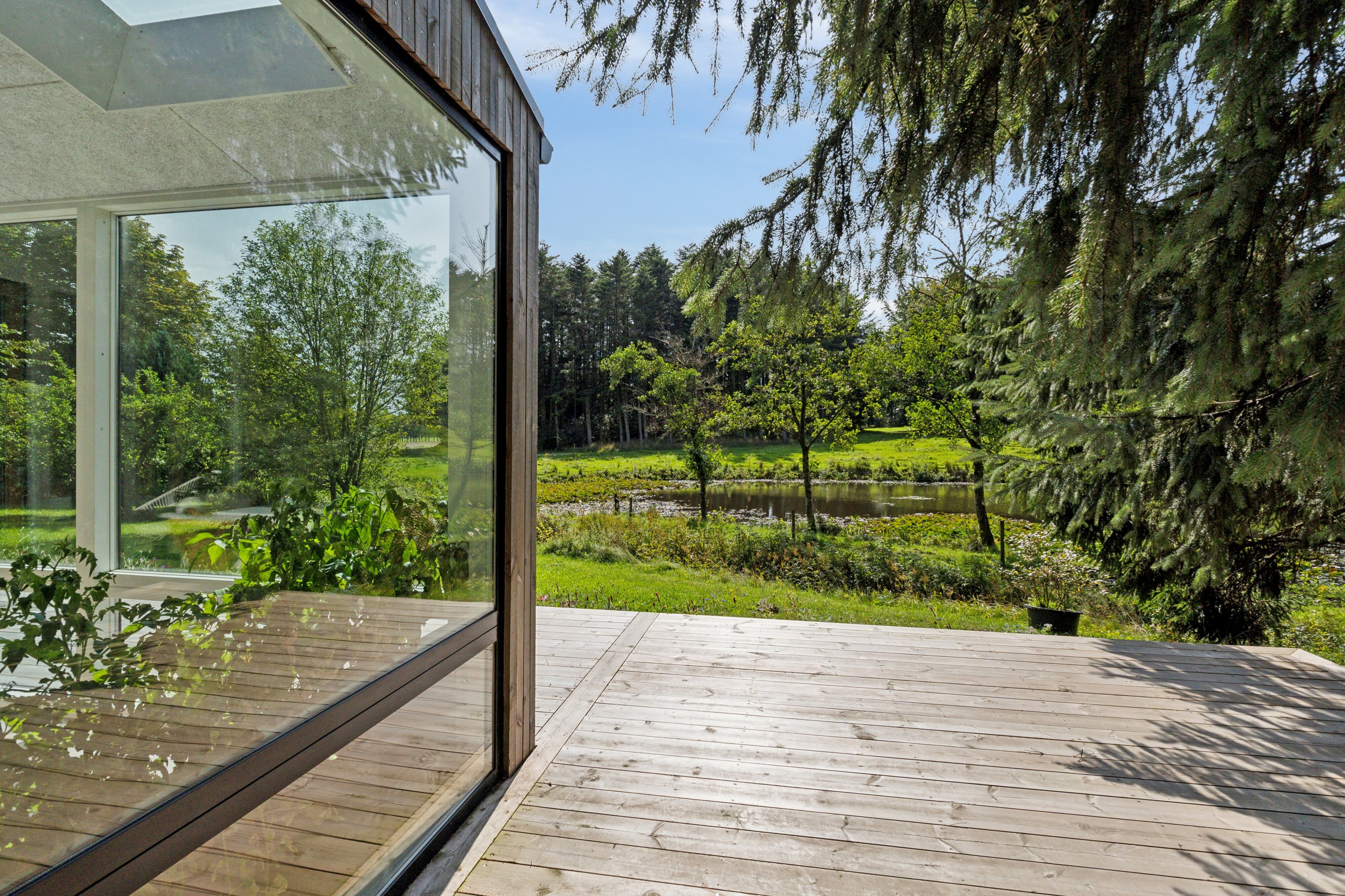 Fremhævet terrasse billede i fuldskærmstilstand. Billede af Tyrsigvej 105, 9870 Sindal