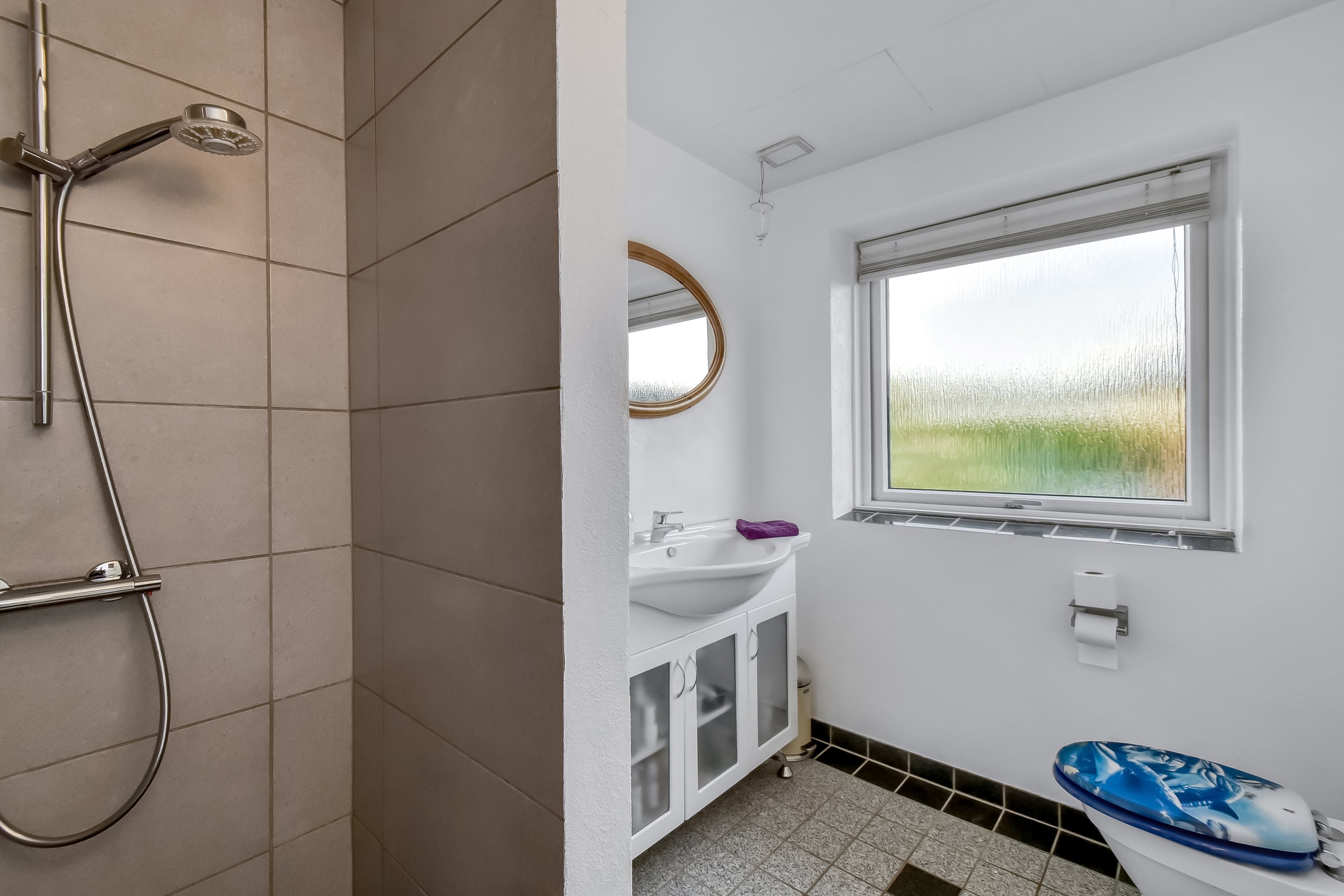 Fremhævet badeværelse billede i fuldskærmstilstand. Billede af Grønningen 14, Troldhede, 6920 Videbæk