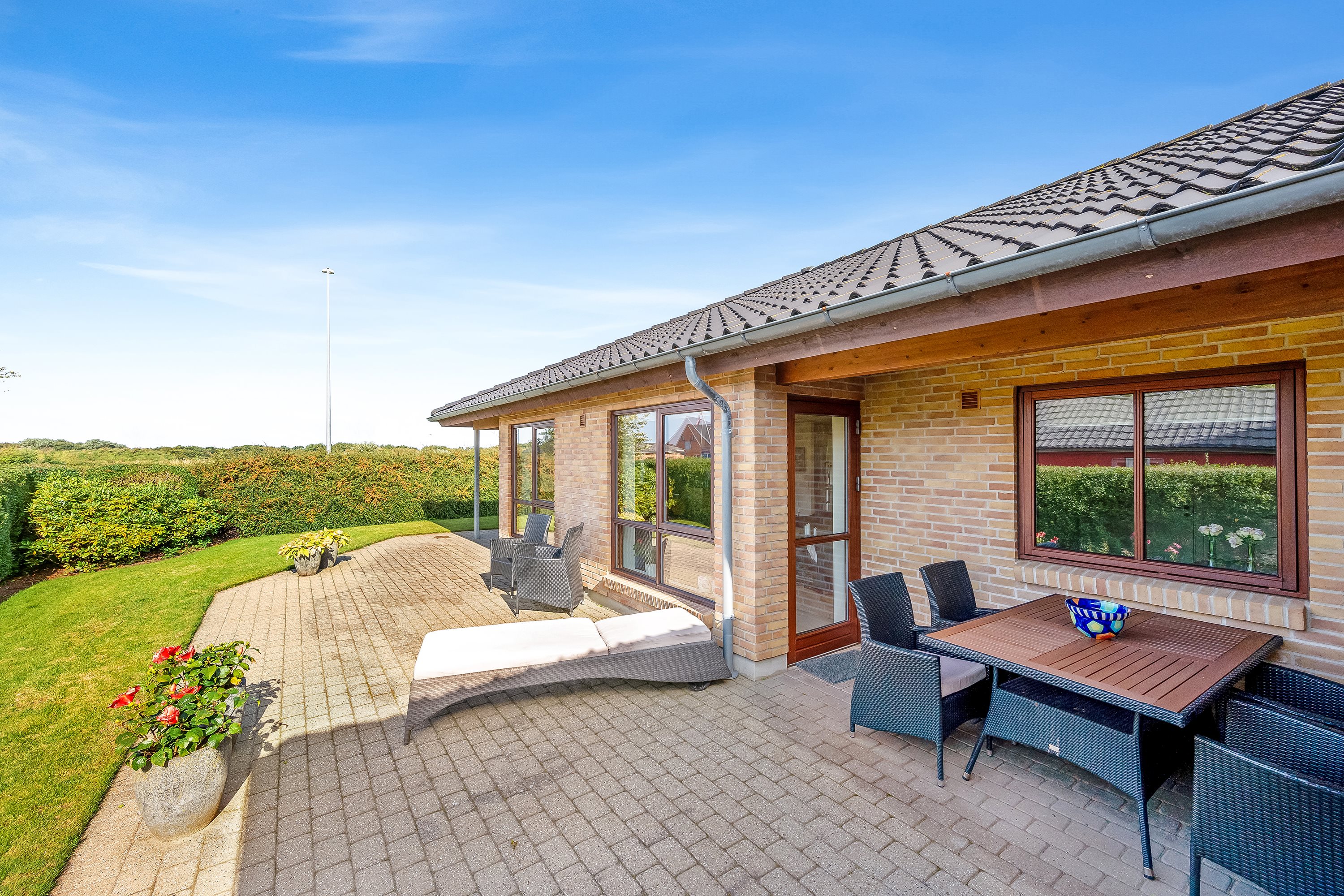 Fremhævet facade billede i fuldskærmstilstand. Billede af Stenaldervej 87, Rindum, 6950 Ringkøbing