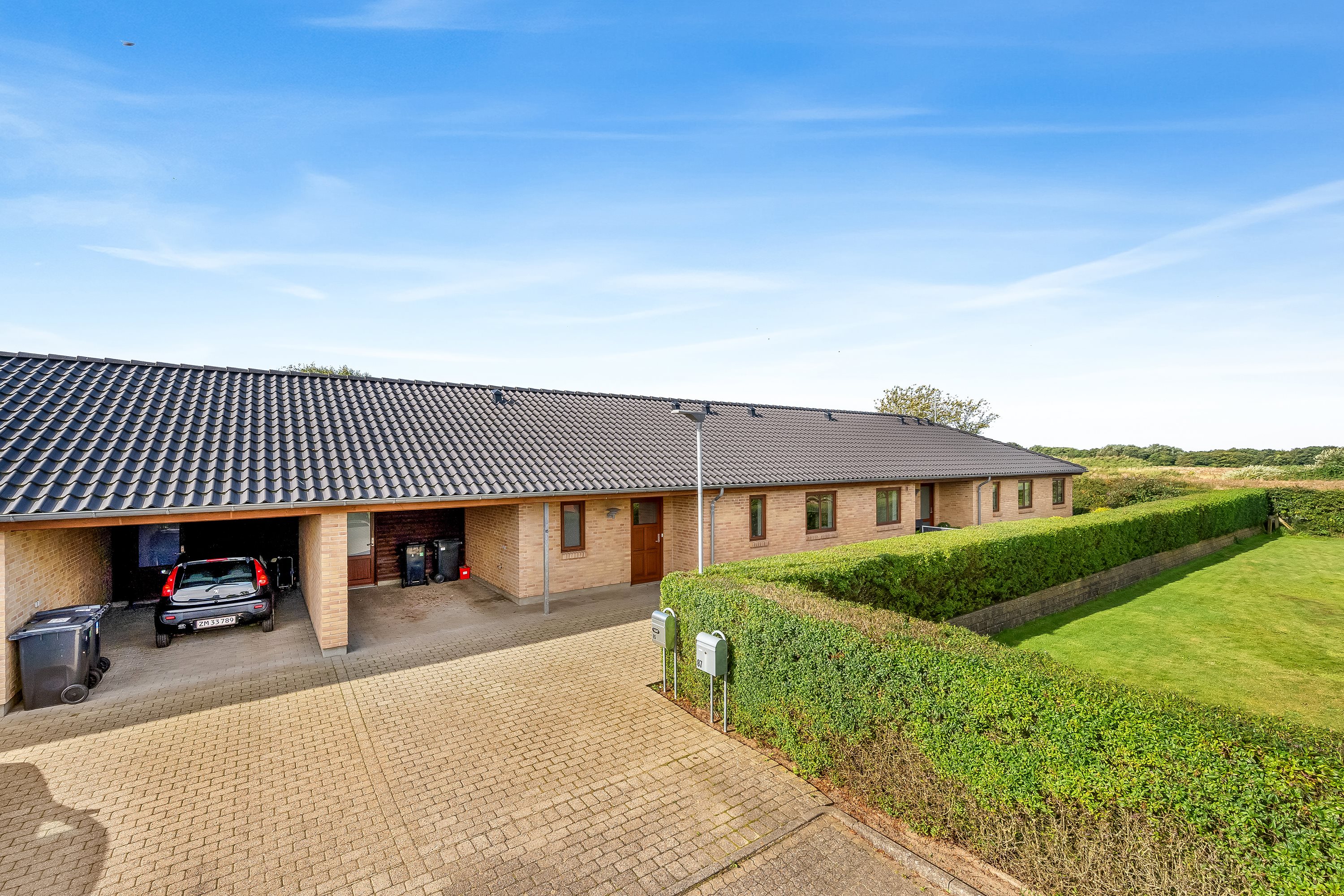 Fremhævet facade billede i fuldskærmstilstand. Billede af Stenaldervej 87, Rindum, 6950 Ringkøbing