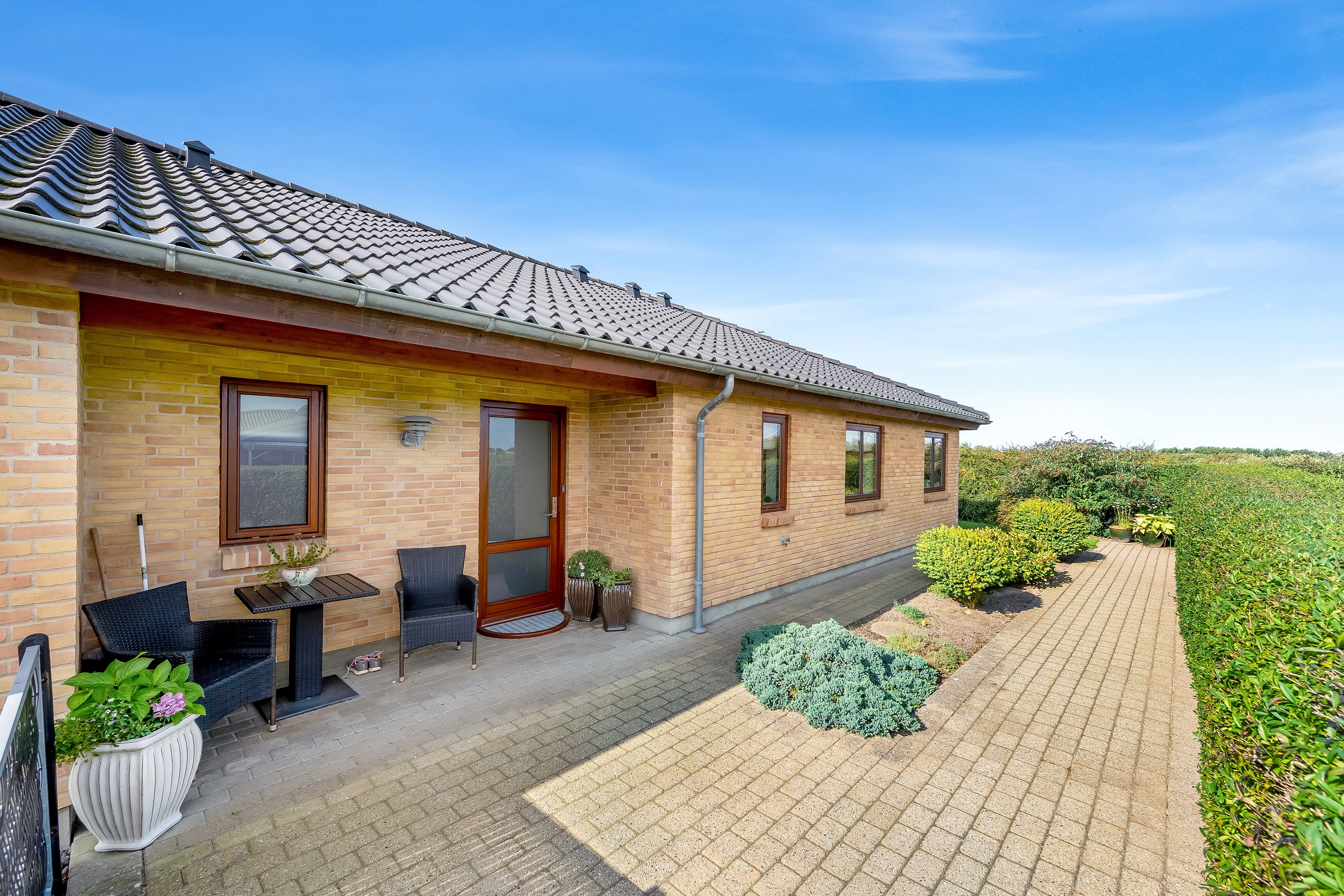 Fremhævet facade billede i fuldskærmstilstand. Billede af Stenaldervej 87, Rindum, 6950 Ringkøbing