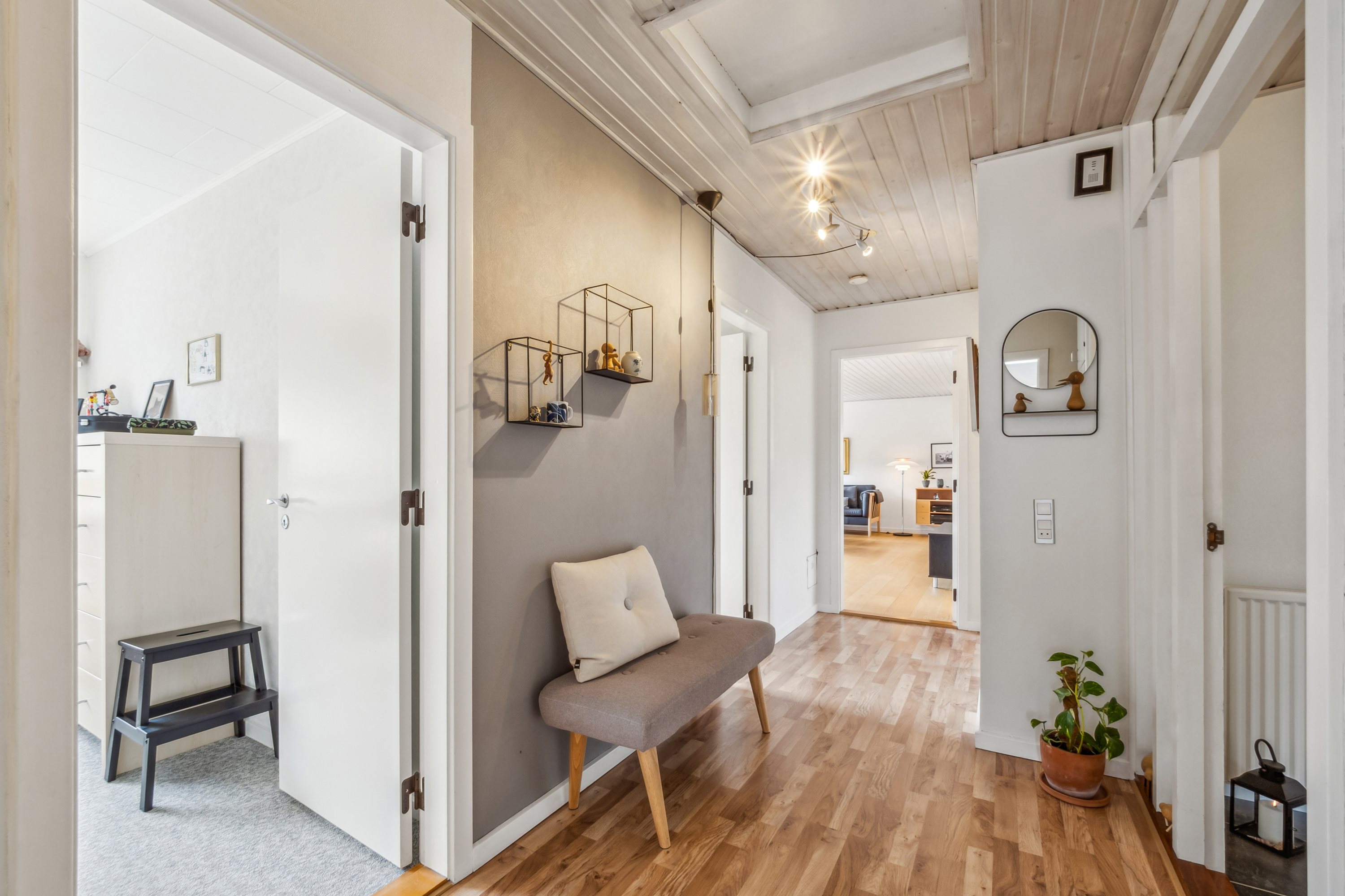 Fremhævet gang billede i fuldskærmstilstand. Billede af Skovkrogen 2, Vejerslev, 7980 Vils