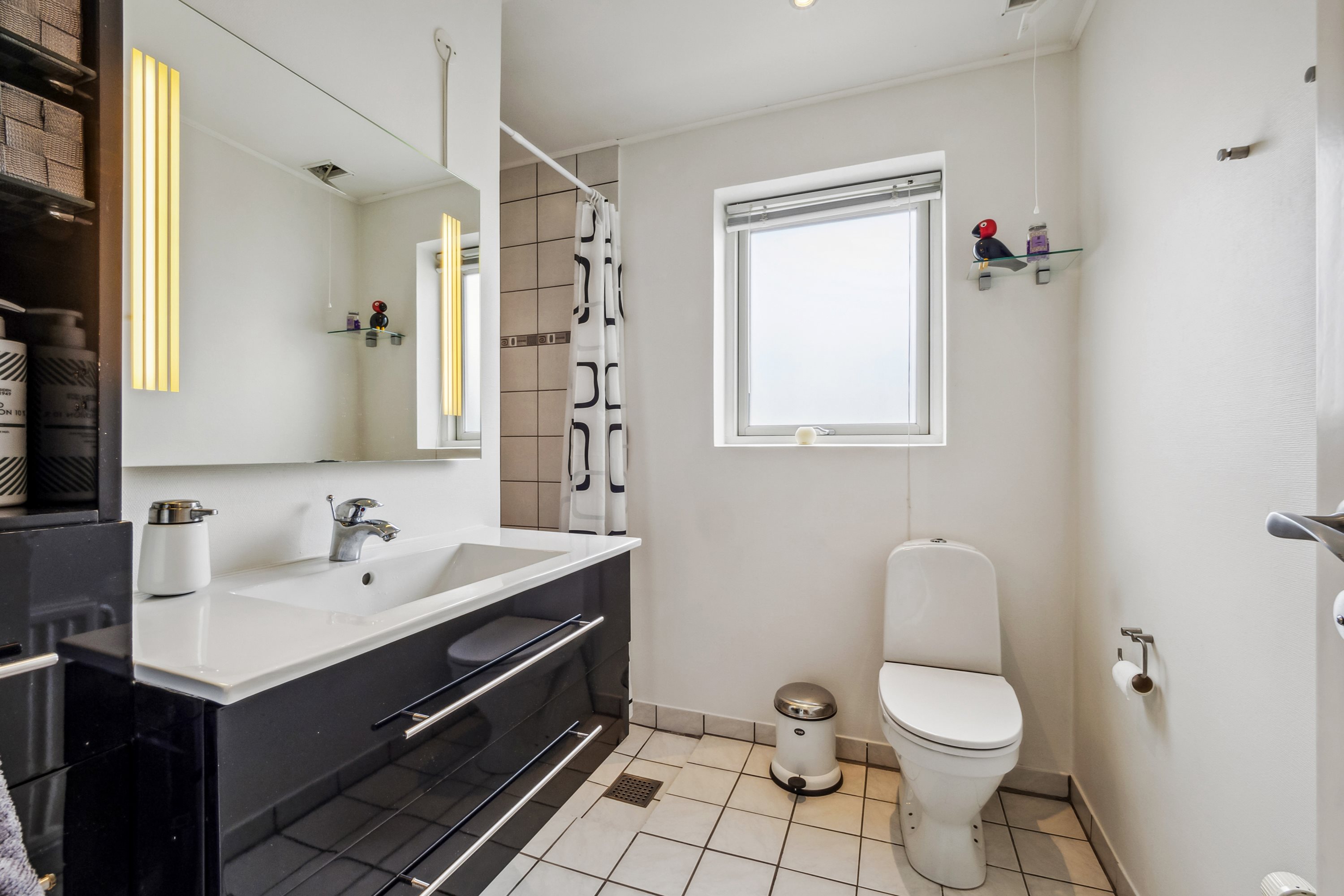 Fremhævet badeværelse billede i fuldskærmstilstand. Billede af Skovkrogen 2, Vejerslev, 7980 Vils