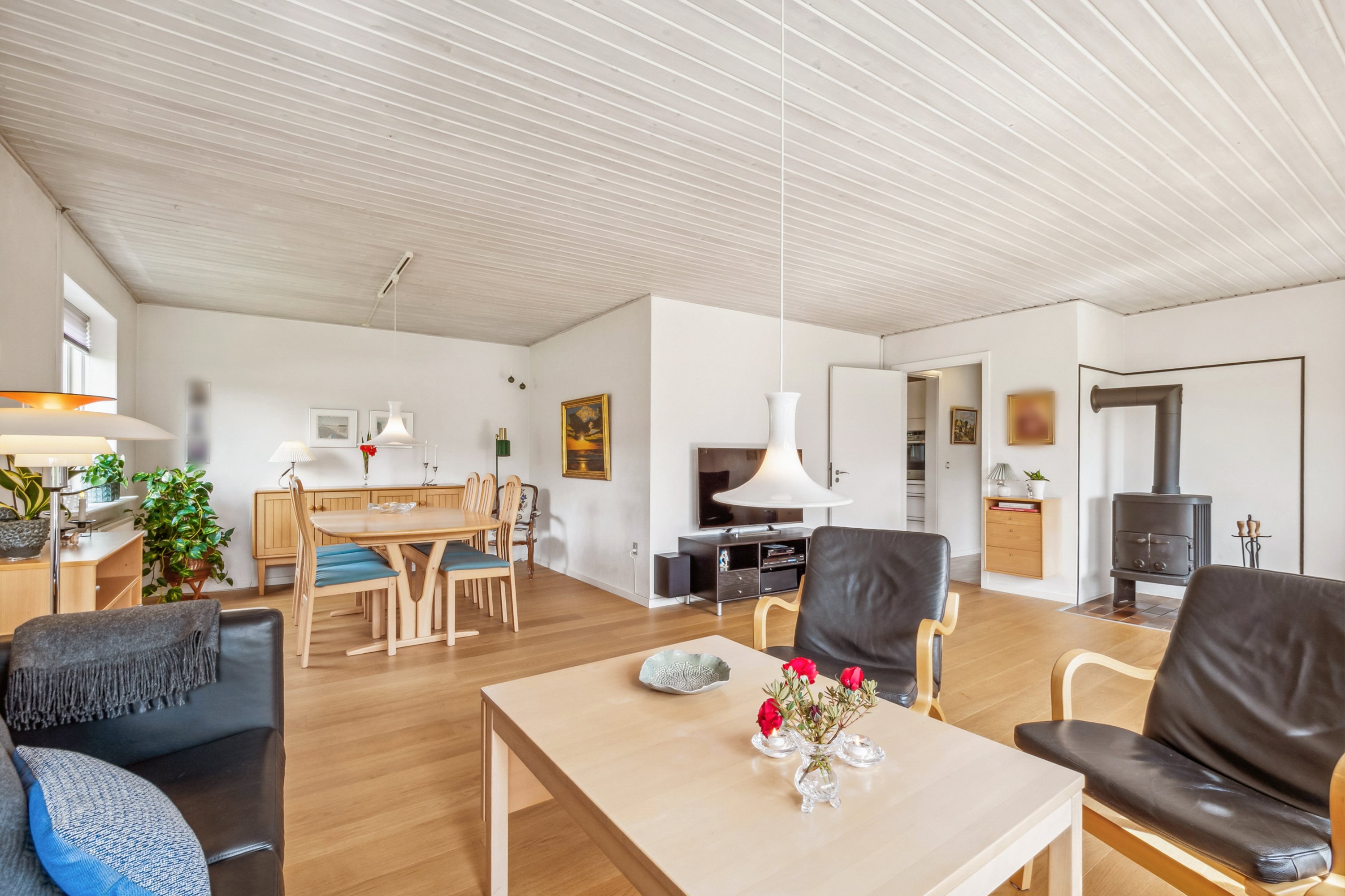 Fremhævet stue billede i fuldskærmstilstand. Billede af Skovkrogen 2, Vejerslev, 7980 Vils