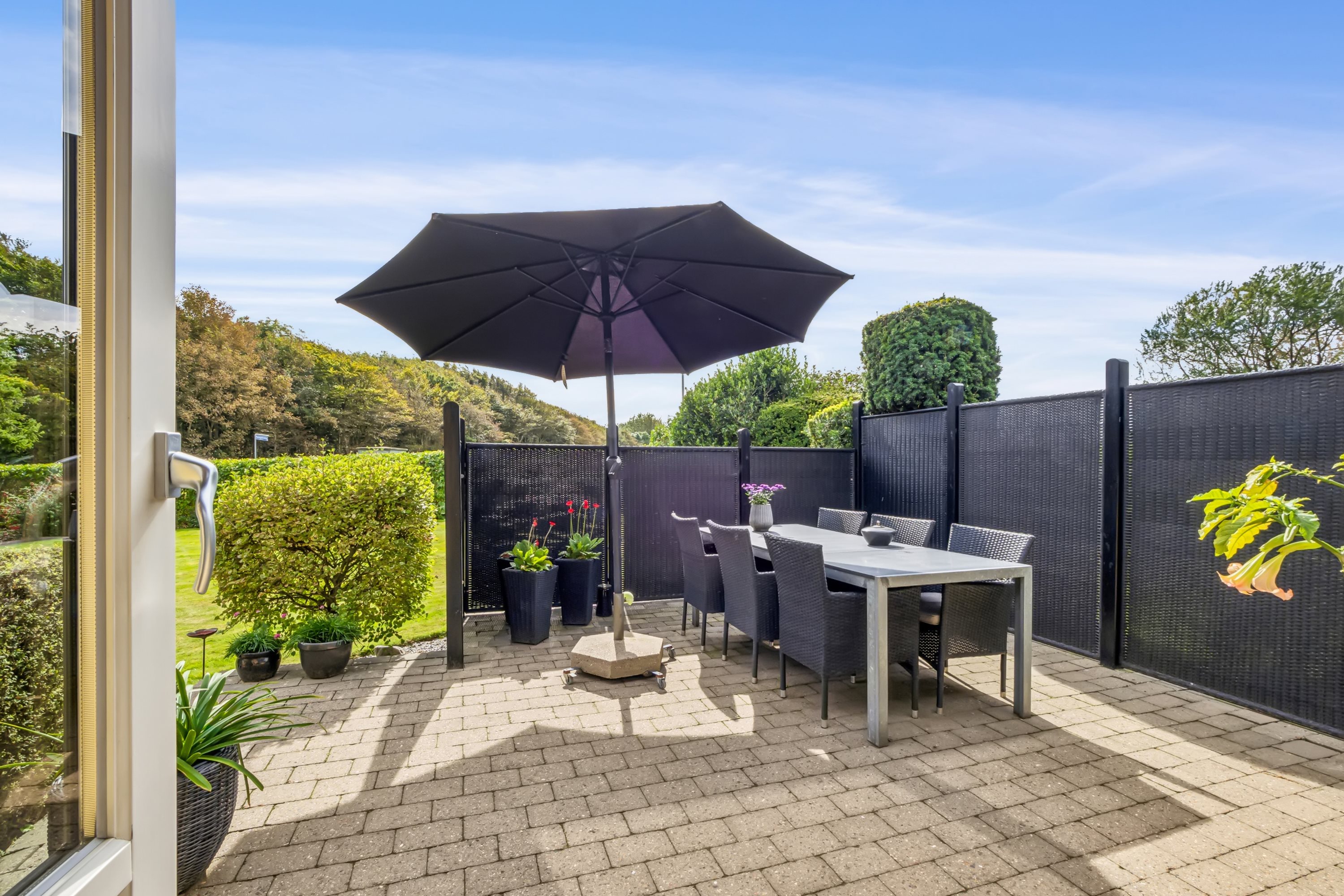 Fremhævet terrasse billede i fuldskærmstilstand. Billede af Skovkrogen 2, Vejerslev, 7980 Vils