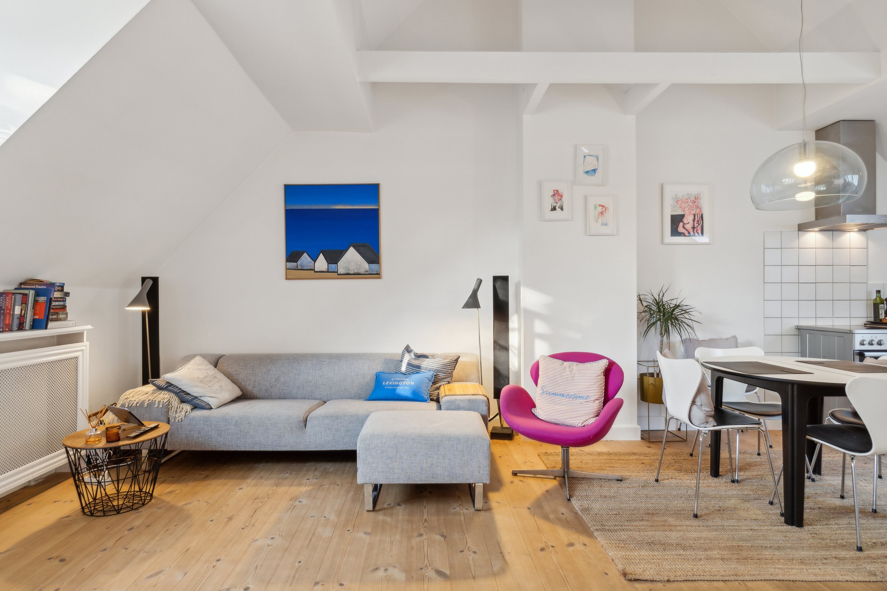 Fremhævet stue billede i fuldskærmstilstand. Billede af Gammel Lundtoftevej 11, 2., 2800 Kongens Lyngby