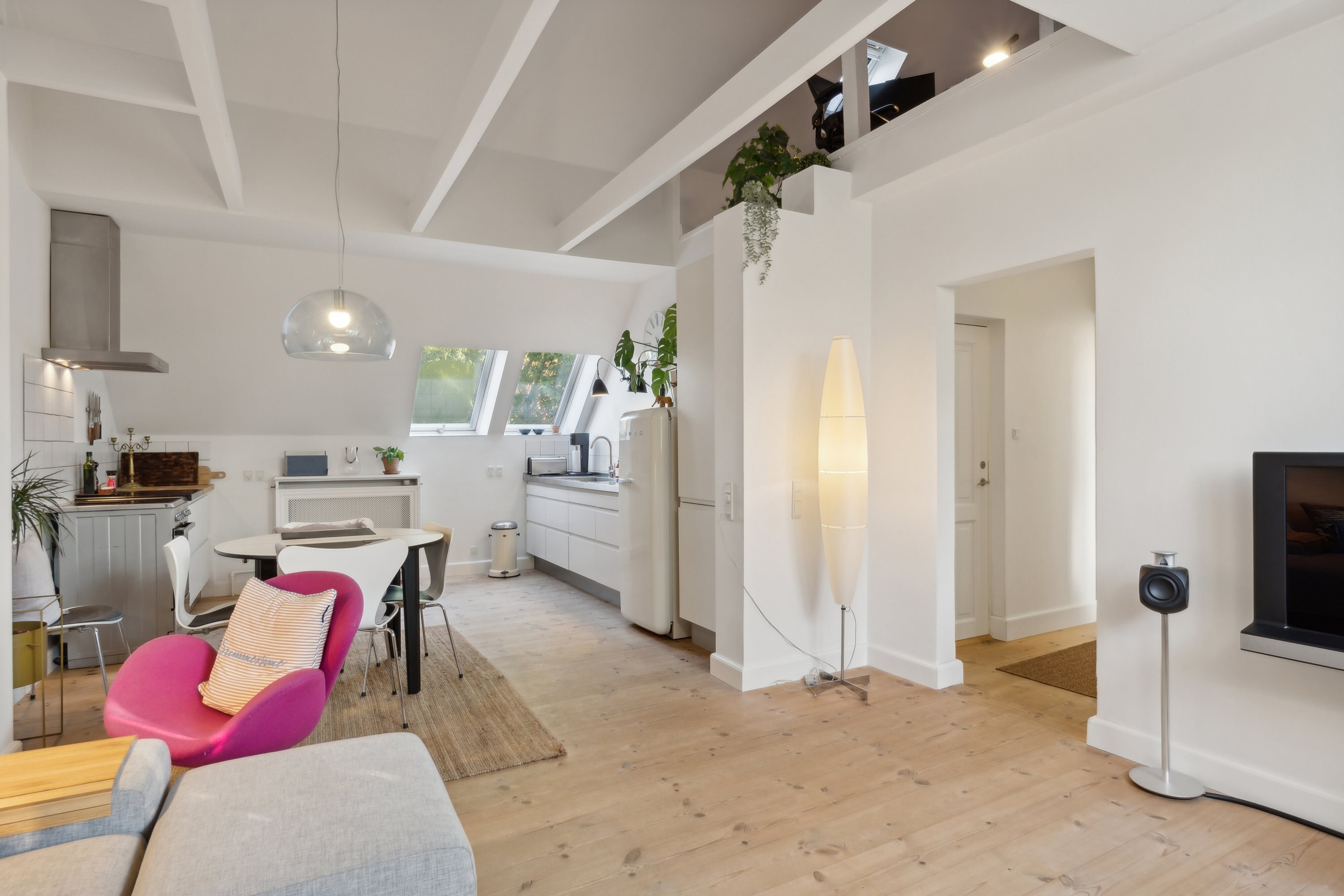 Fremhævet stue billede i fuldskærmstilstand. Billede af Gammel Lundtoftevej 11, 2., 2800 Kongens Lyngby