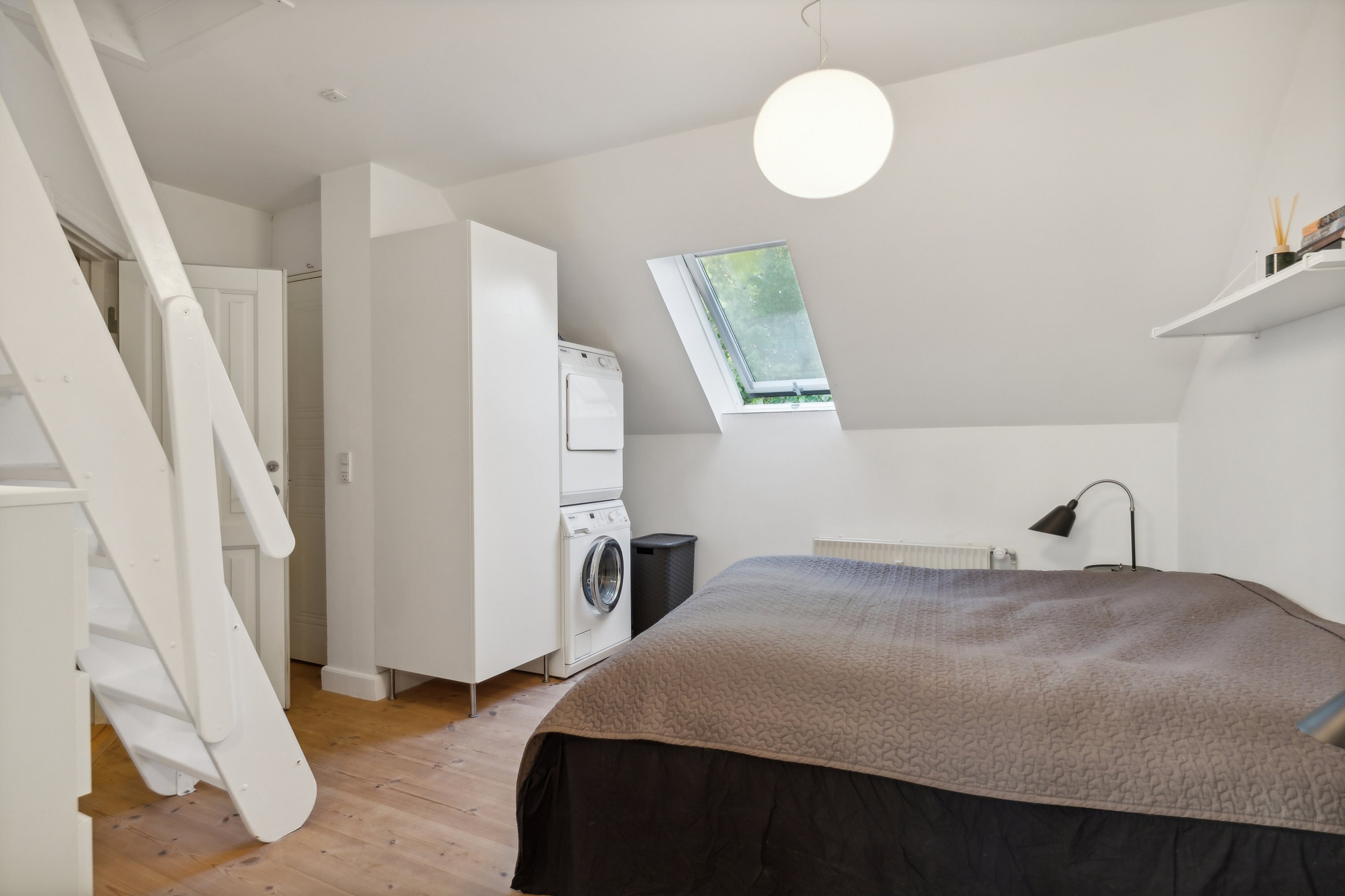 Fremhævet soveværelse billede i fuldskærmstilstand. Billede af Gammel Lundtoftevej 11, 2., 2800 Kongens Lyngby