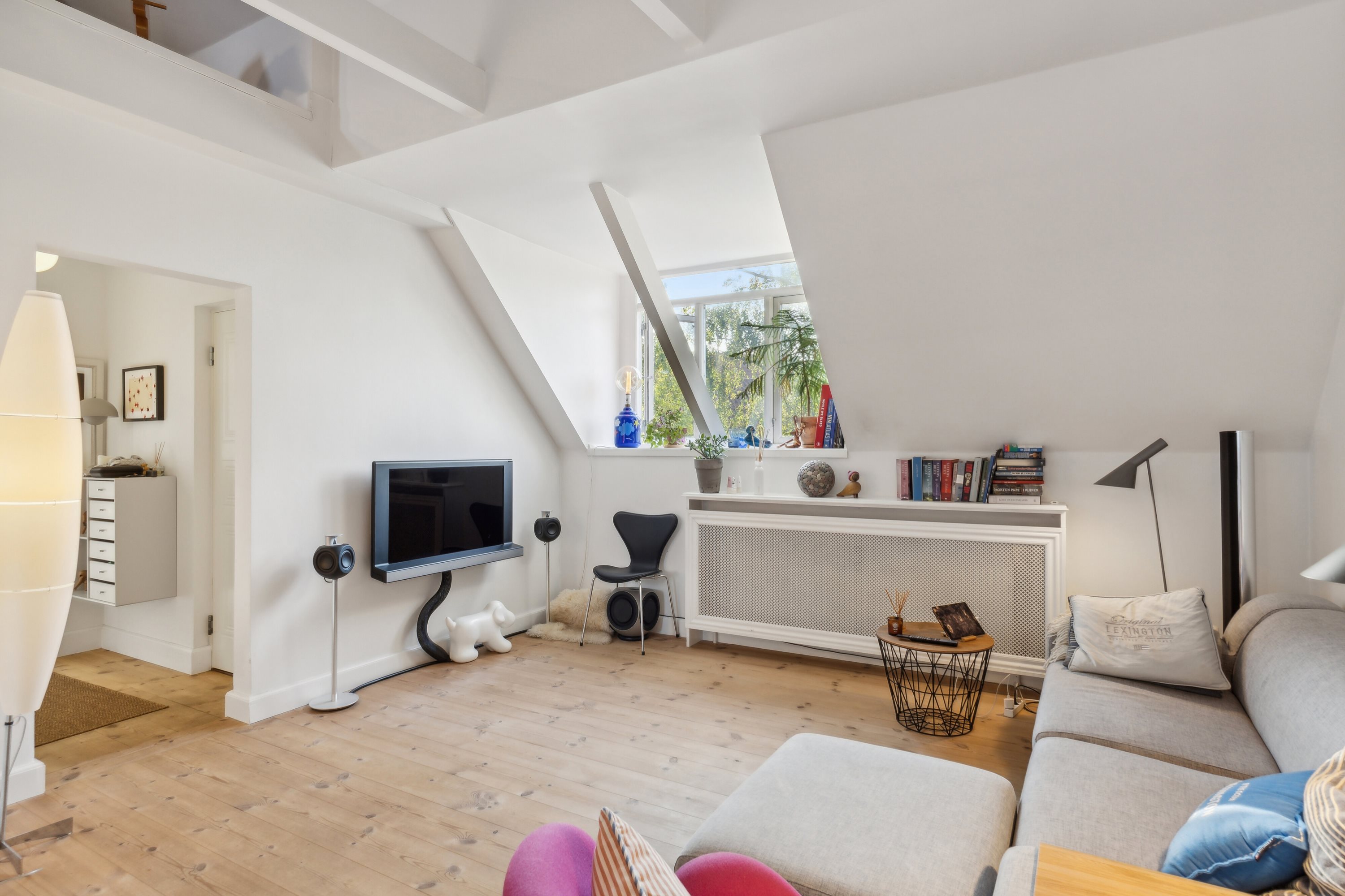 Fremhævet stue billede i fuldskærmstilstand. Billede af Gammel Lundtoftevej 11, 2., 2800 Kongens Lyngby