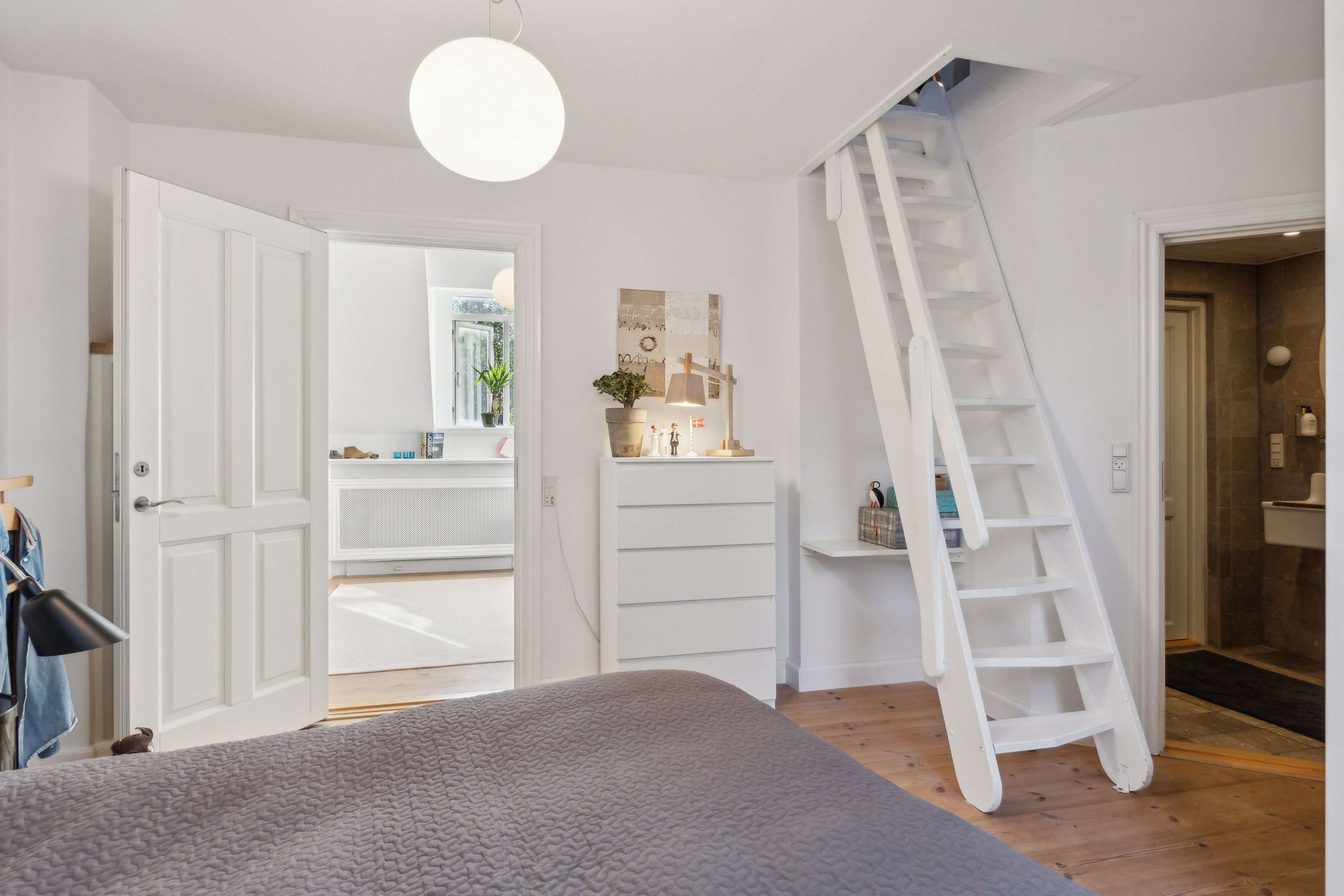 Fremhævet soveværelse billede i fuldskærmstilstand. Billede af Gammel Lundtoftevej 11, 2., 2800 Kongens Lyngby