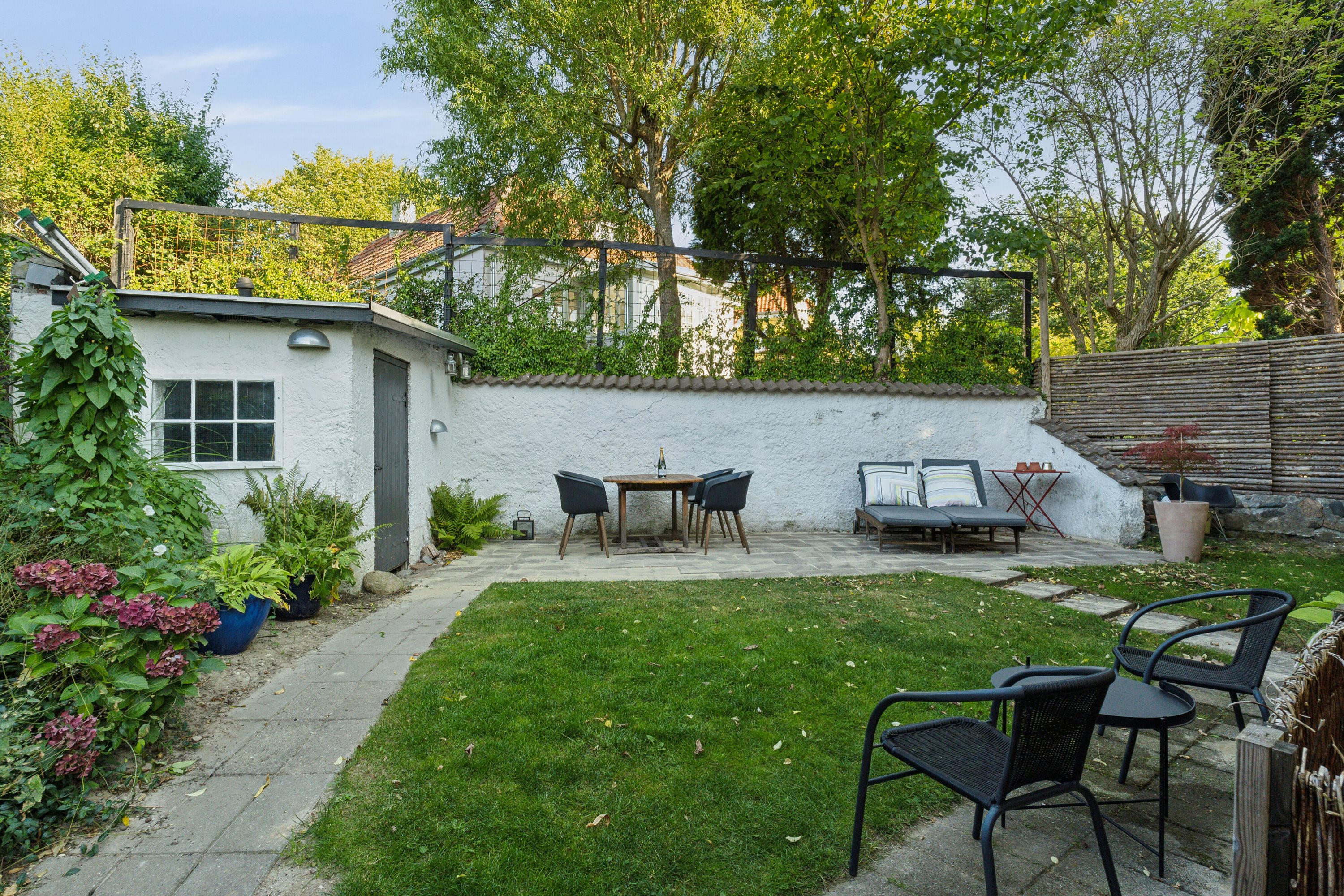 Fremhævet set fra haven billede i fuldskærmstilstand. Billede af Gammel Lundtoftevej 11, 2., 2800 Kongens Lyngby