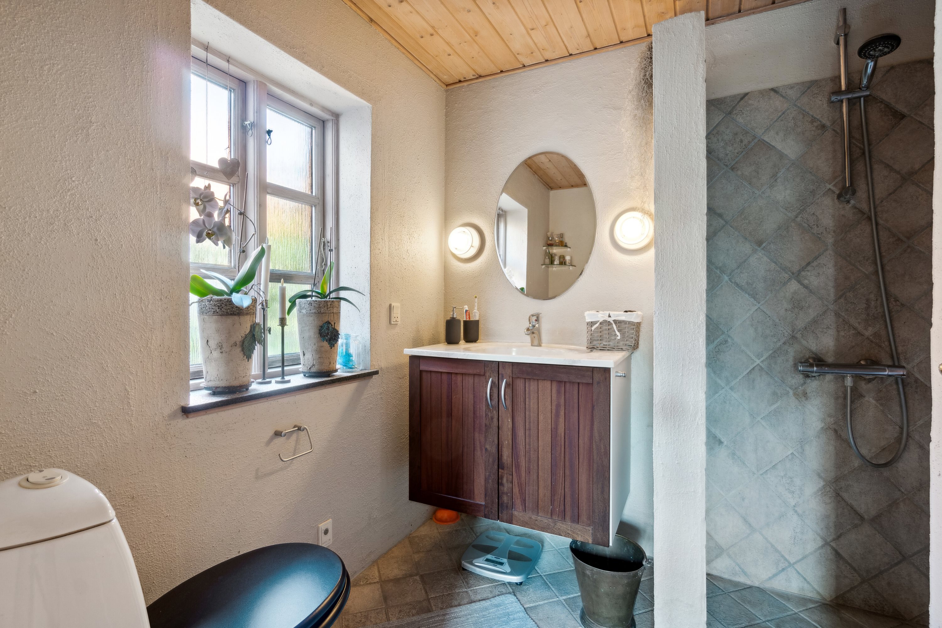 Fremhævet badeværelse billede i fuldskærmstilstand. Billede af Harring Bro Vej 11, Harring, 7752 Snedsted