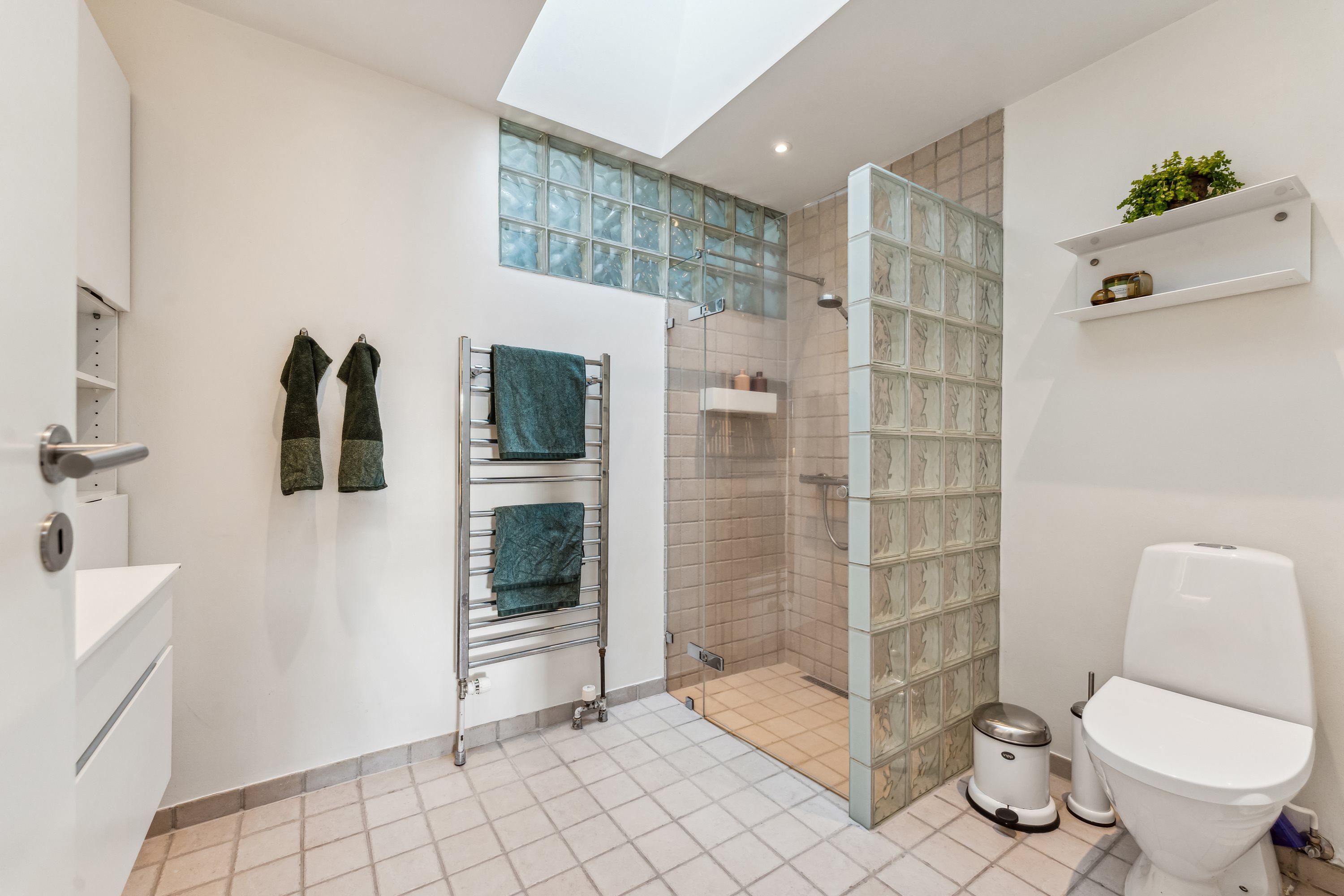 Fremhævet badeværelse billede i fuldskærmstilstand. Billede af Demstrupvej 47, Dronningborg, 8930 Randers NØ