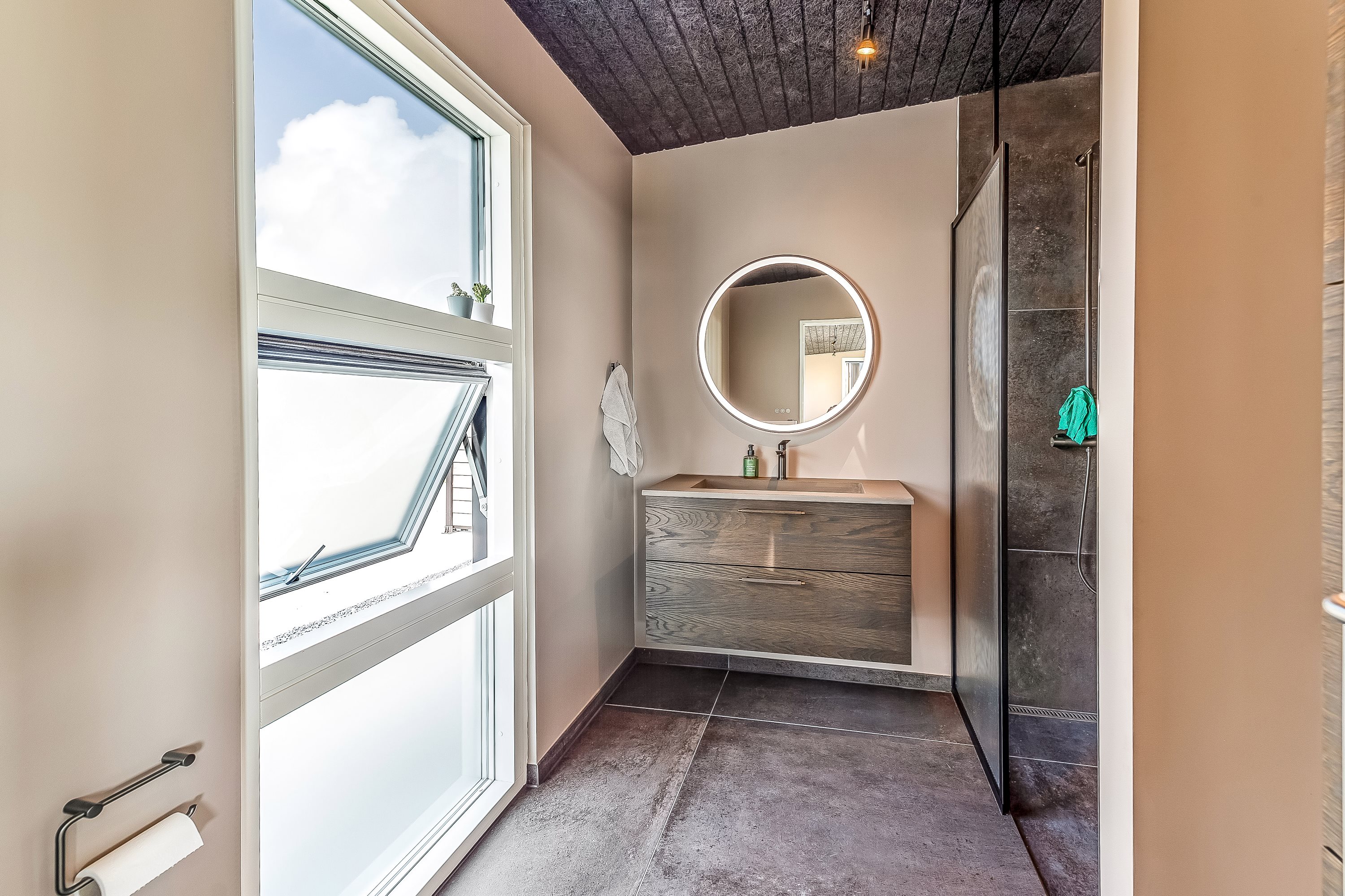 Fremhævet badeværelse billede i fuldskærmstilstand. Billede af Strandlysthuse 75, 5330 Munkebo