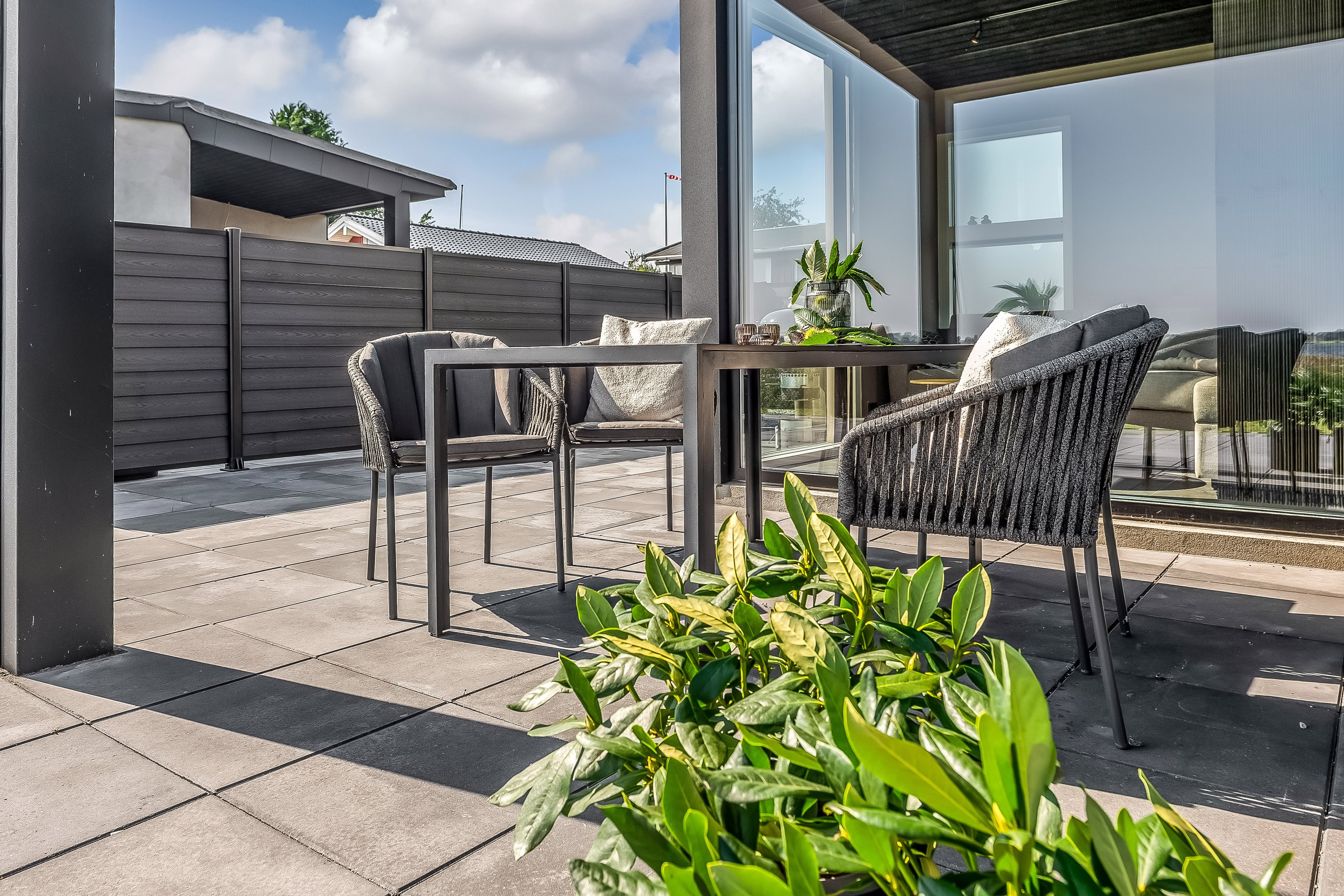 Fremhævet terrasse billede i fuldskærmstilstand. Billede af Strandlysthuse 75, 5330 Munkebo