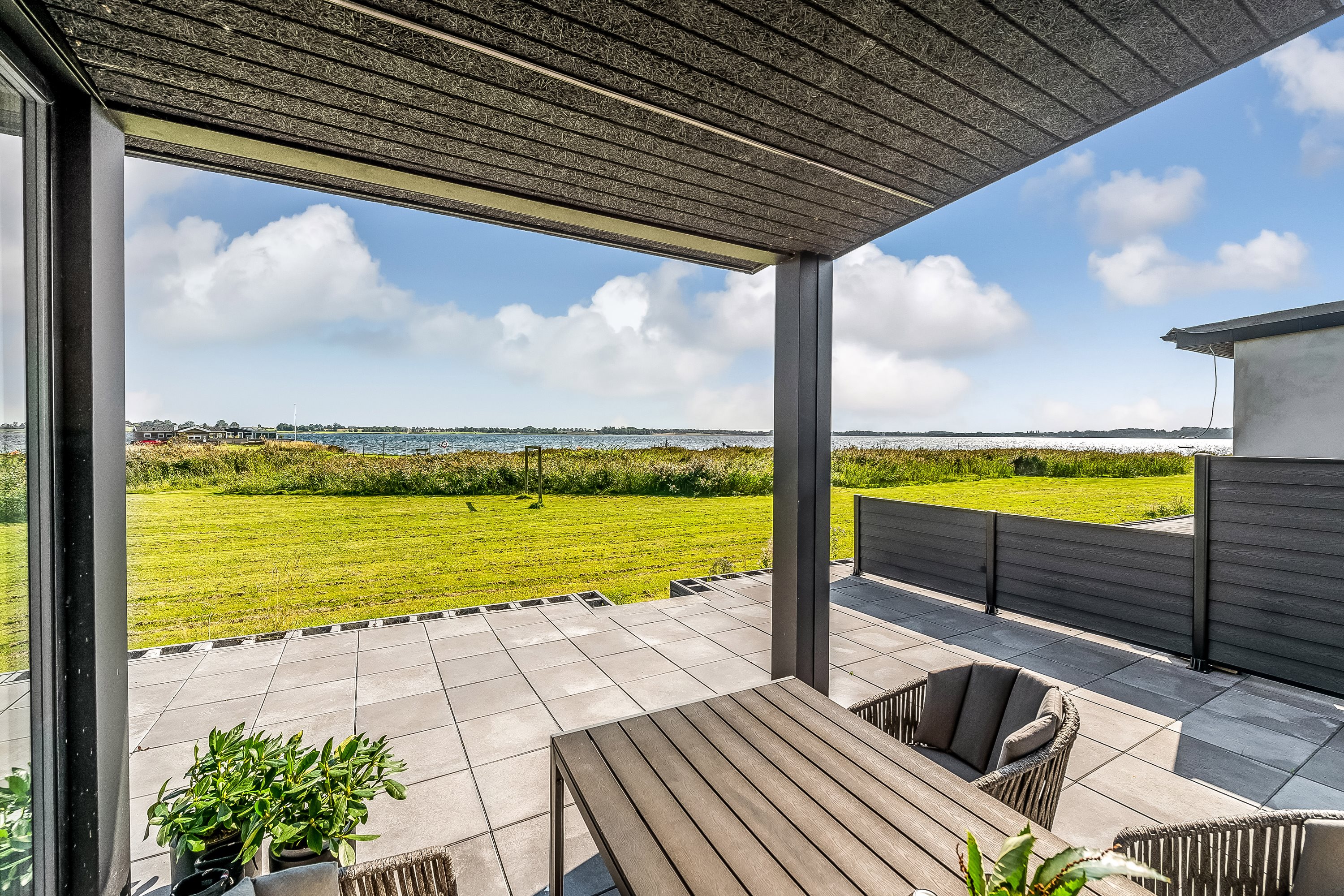 Fremhævet terrasse billede i fuldskærmstilstand. Billede af Strandlysthuse 75, 5330 Munkebo