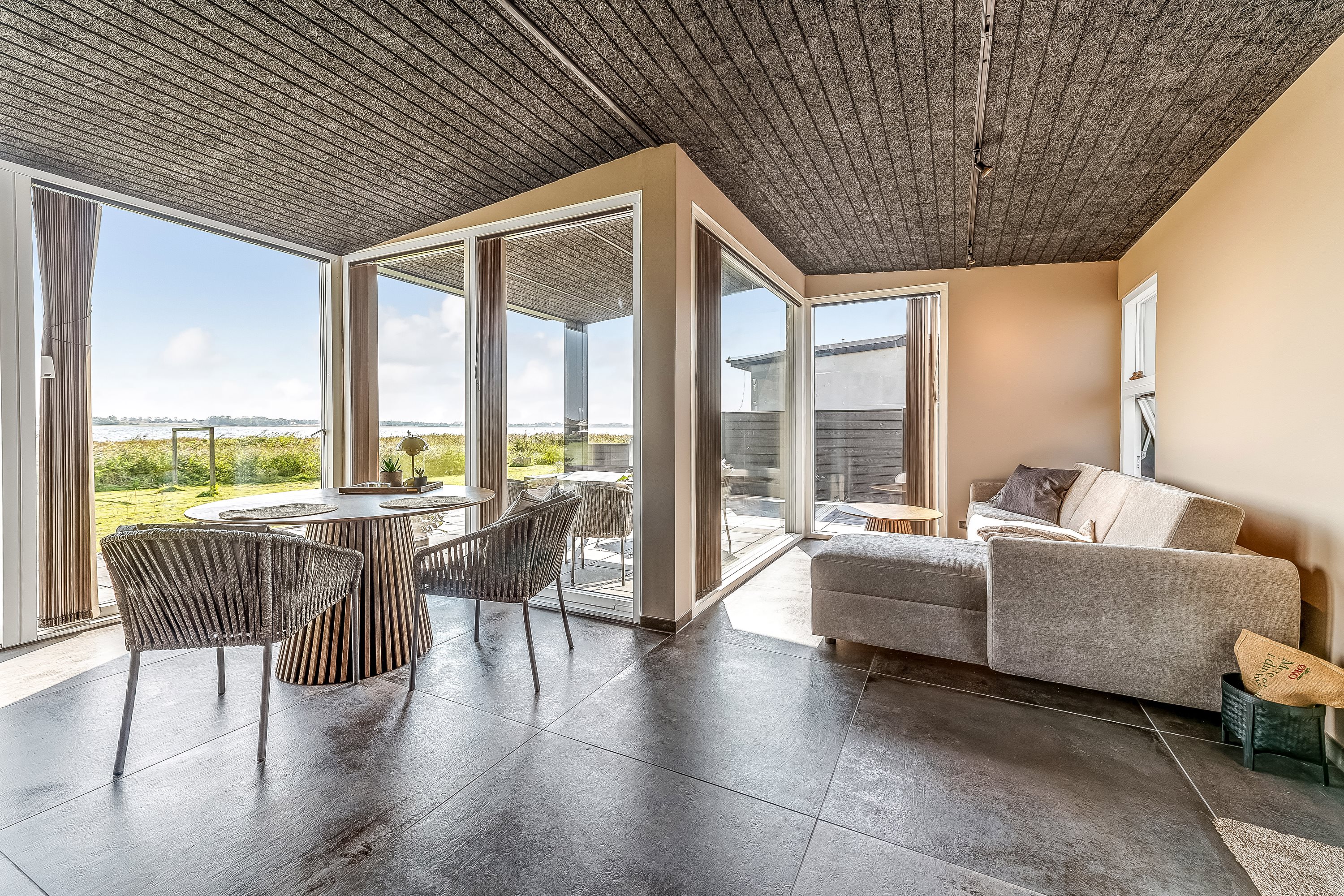 Fremhævet stue billede i fuldskærmstilstand. Billede af Strandlysthuse 75, 5330 Munkebo