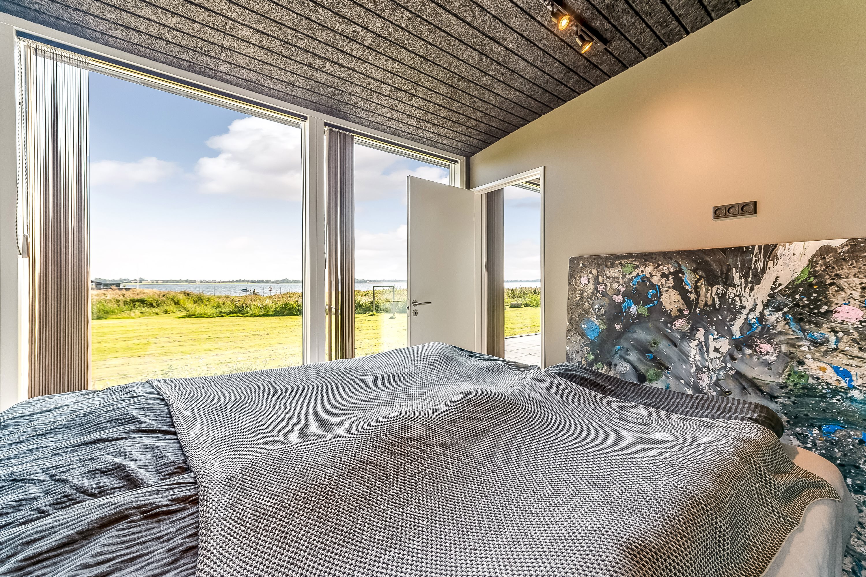 Fremhævet værelse billede i fuldskærmstilstand. Billede af Strandlysthuse 75, 5330 Munkebo