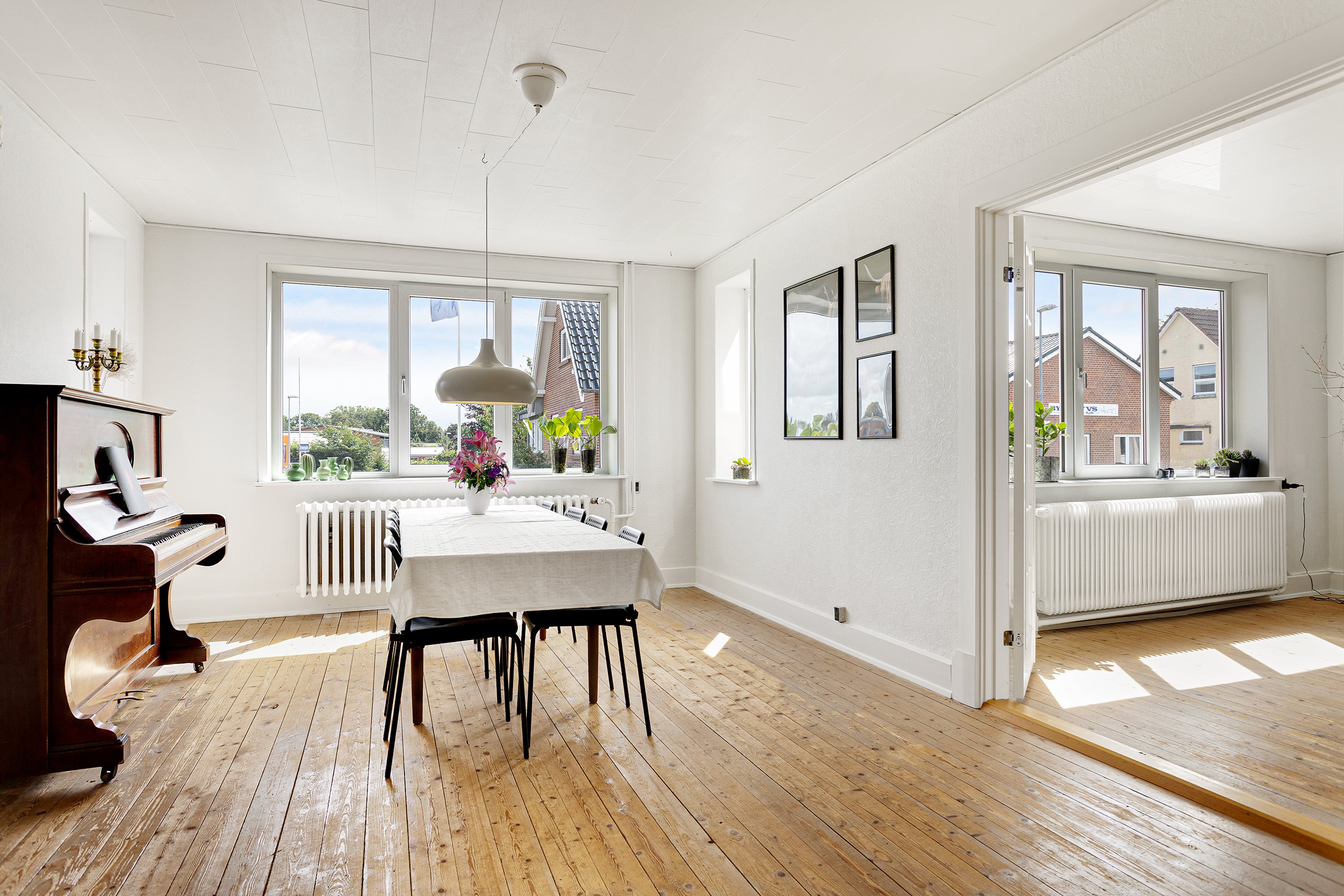 Fremhævet stue billede i fuldskærmstilstand. Billede af Primulavej 11, 9750 Østervrå