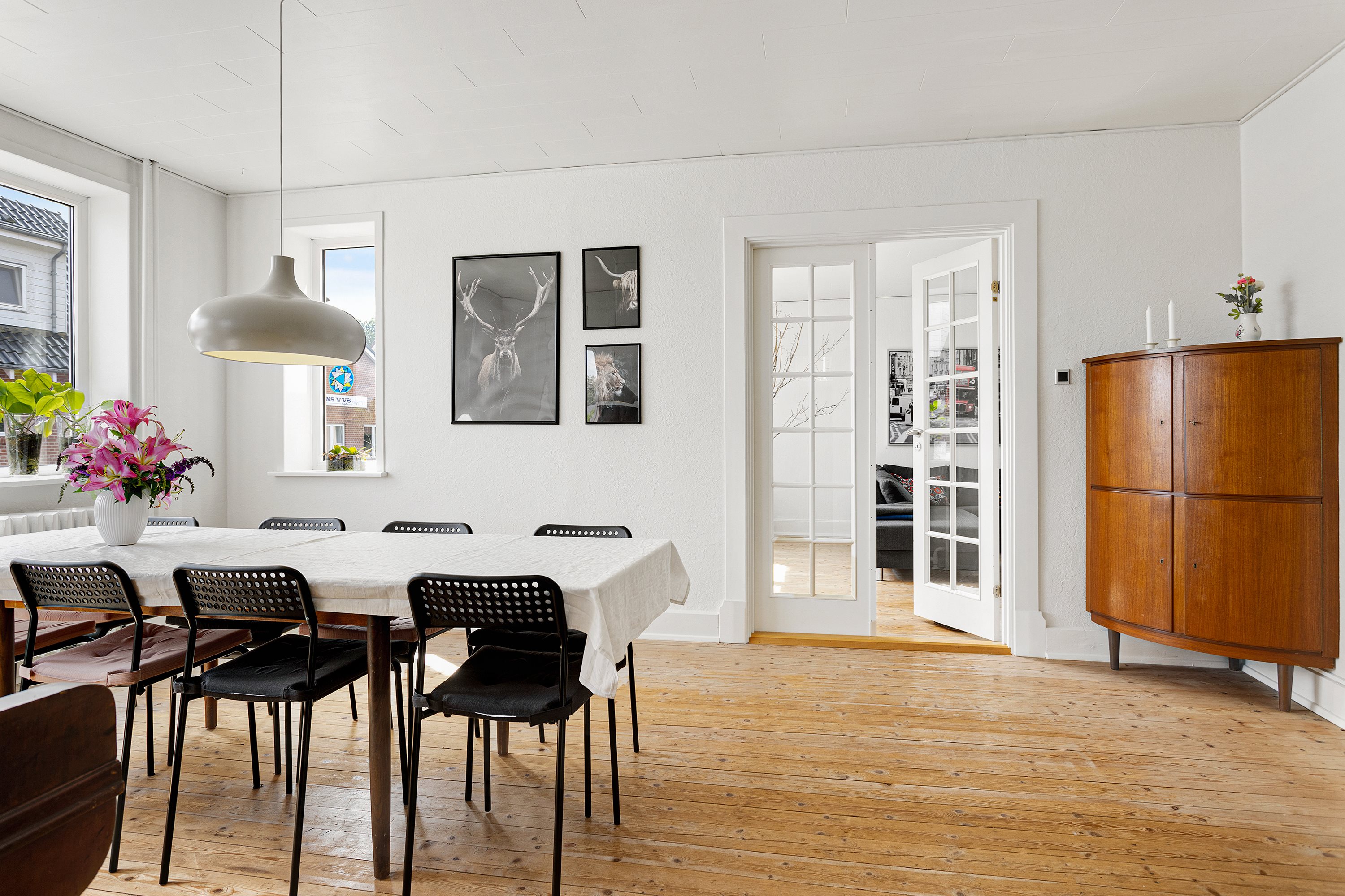 Fremhævet stue billede i fuldskærmstilstand. Billede af Primulavej 11, 9750 Østervrå