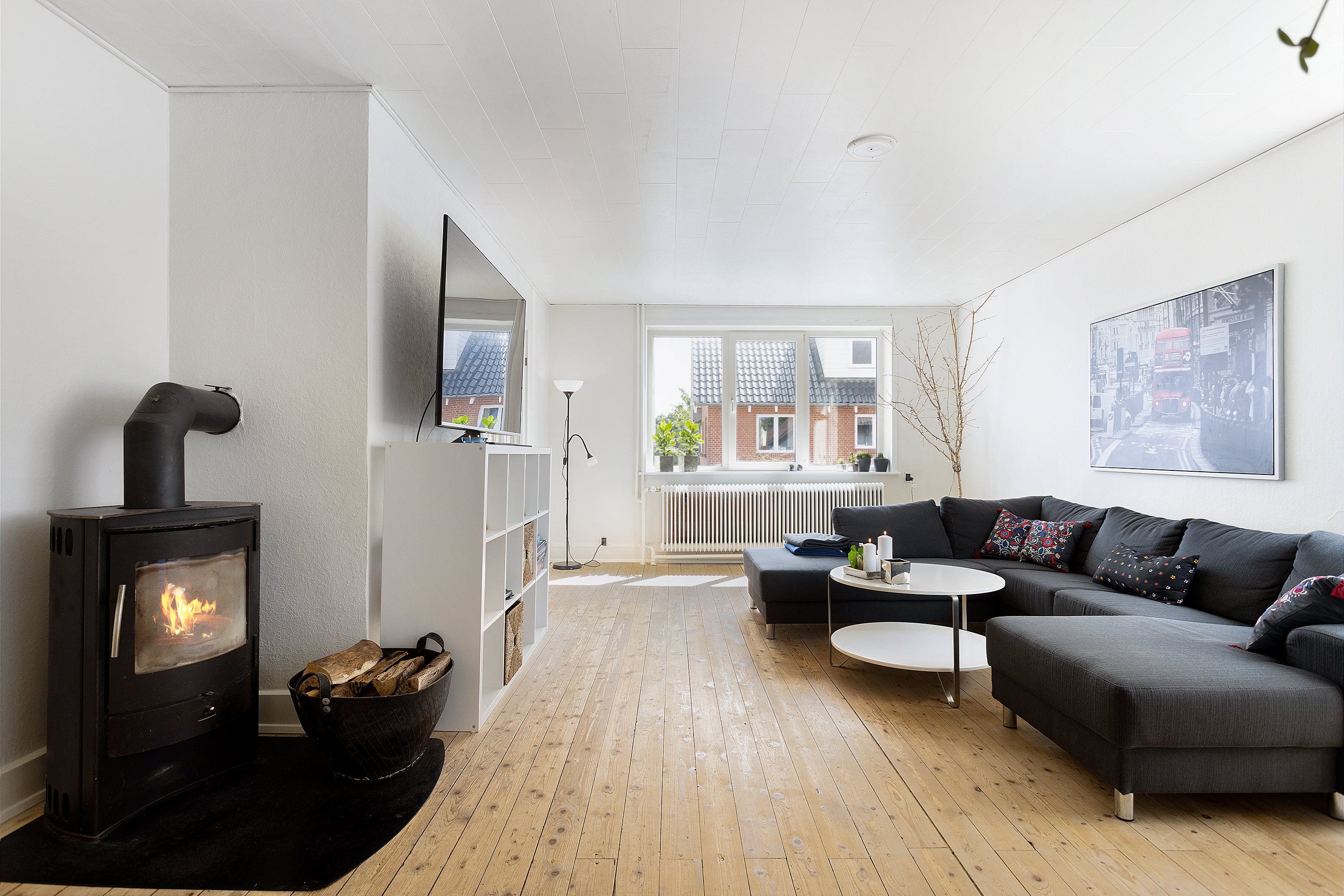 Fremhævet stue billede i fuldskærmstilstand. Billede af Primulavej 11, 9750 Østervrå