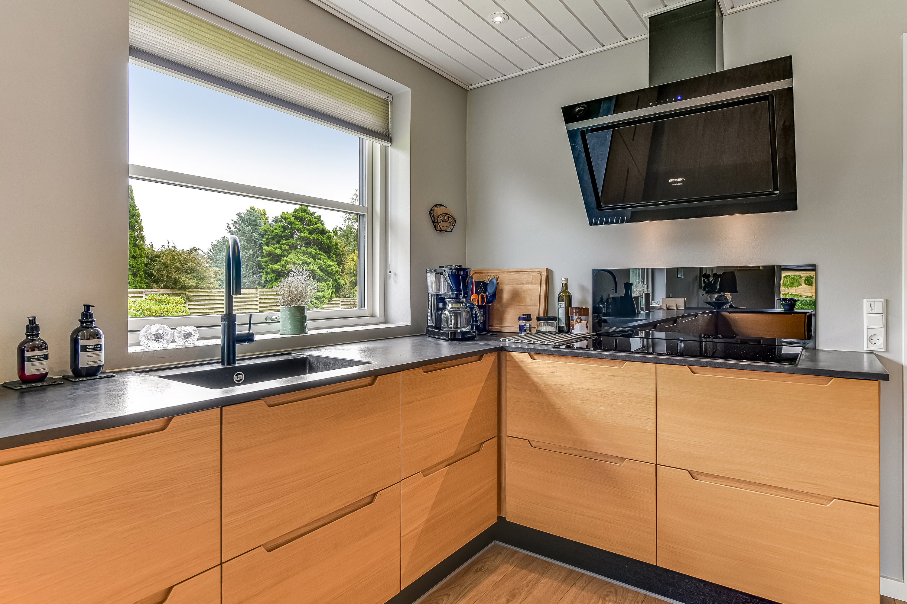 Fremhævet køkken billede i fuldskærmstilstand. Billede af Kærvej 225, 7190 Billund