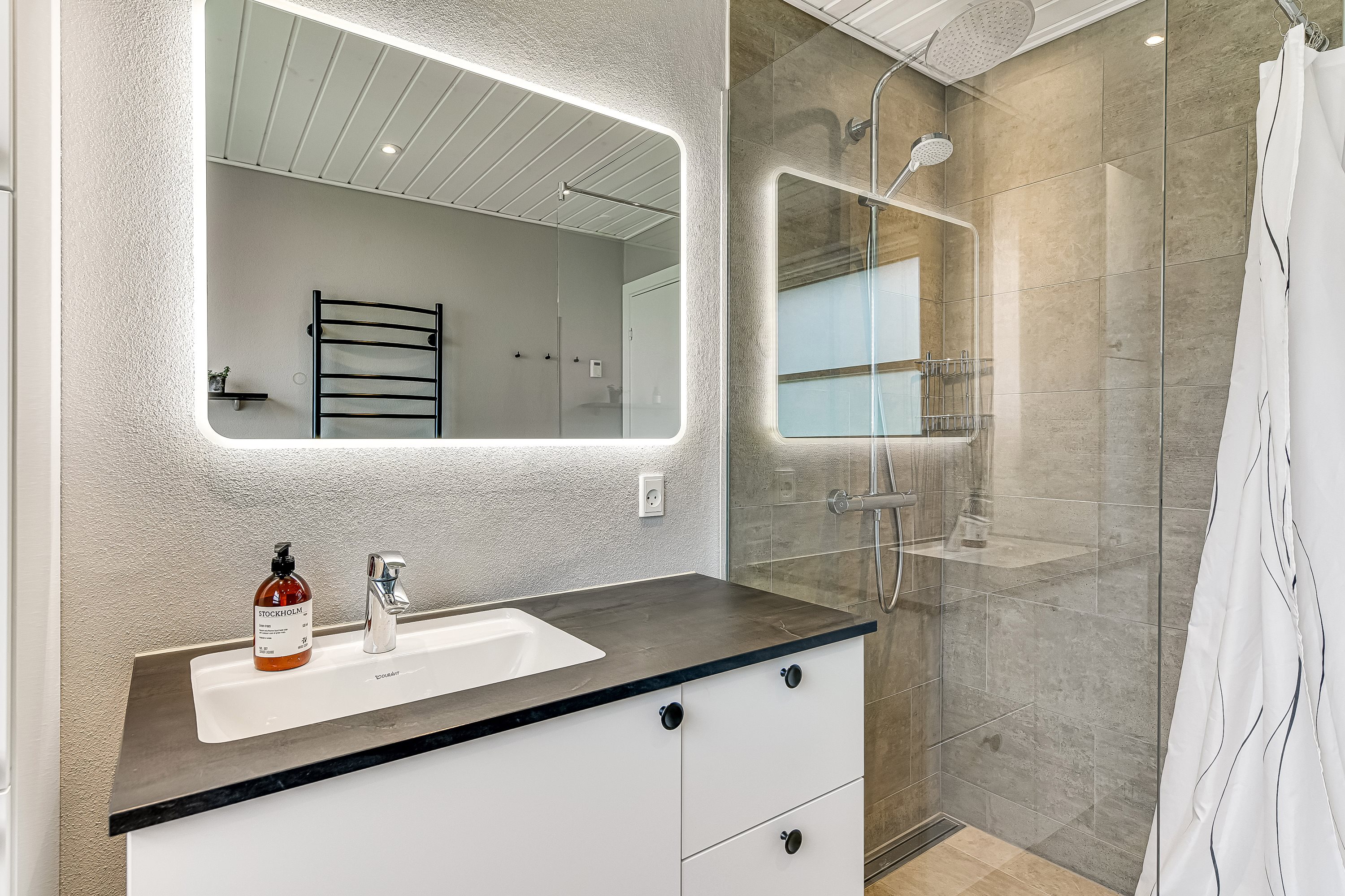 Miniaturebillede 1: badeværelse. Billede af Kærvej 225, 7190 Billund