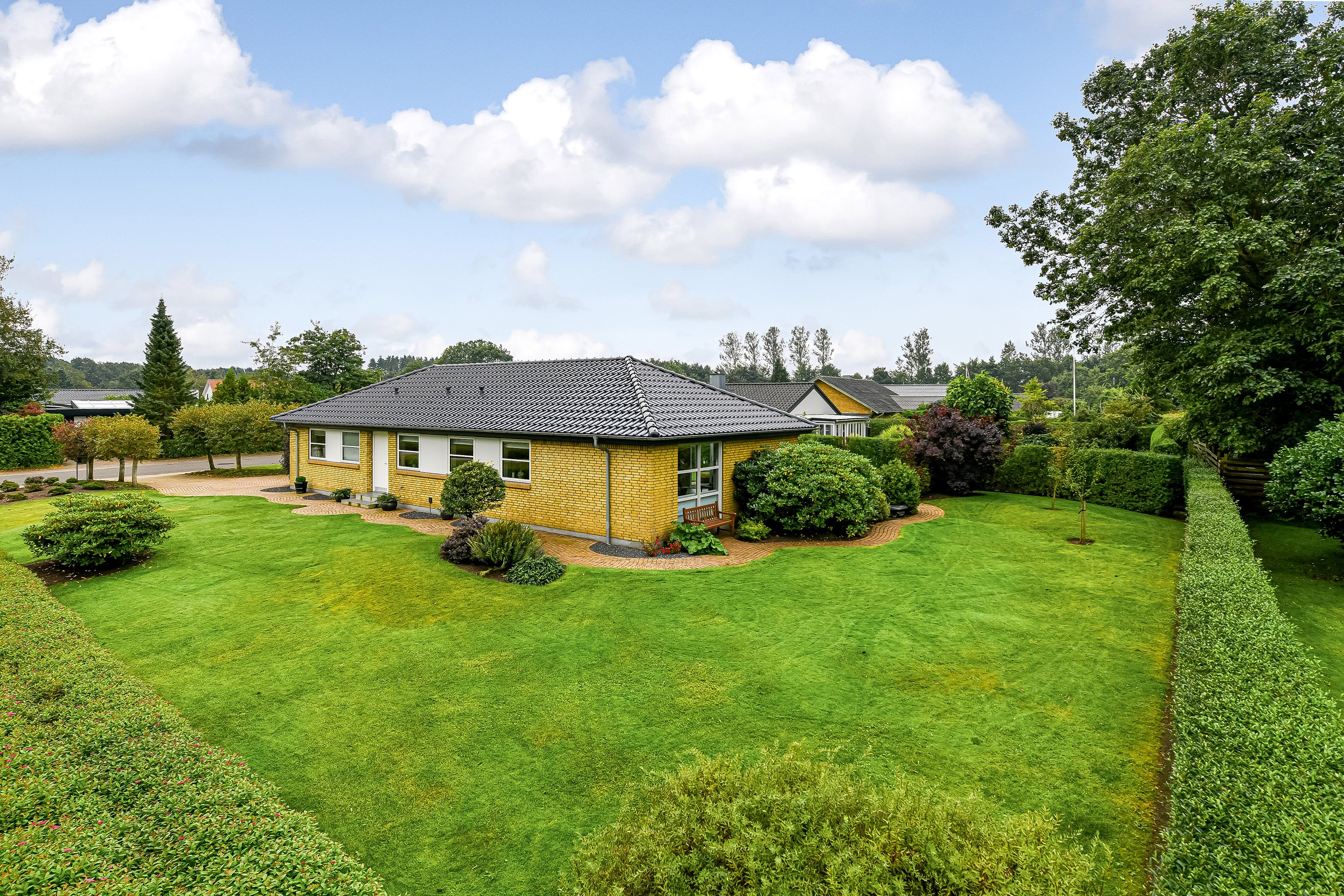 Fremhævet have billede i fuldskærmstilstand. Billede af Kærvej 225, 7190 Billund