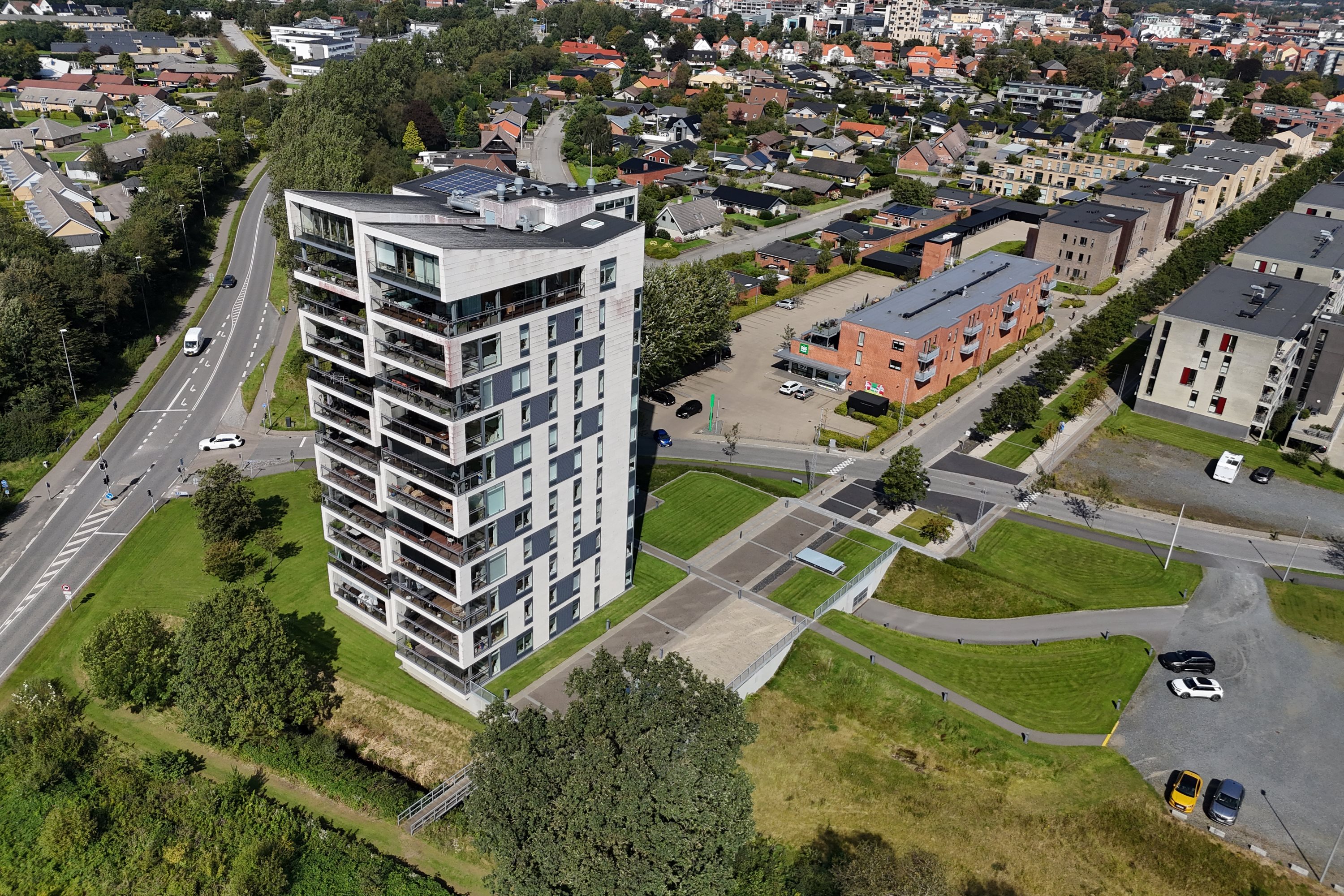 Fremhævet luftfoto billede i fuldskærmstilstand. Billede af Grøndahlsvej 25, 4. 3., 7400 Herning