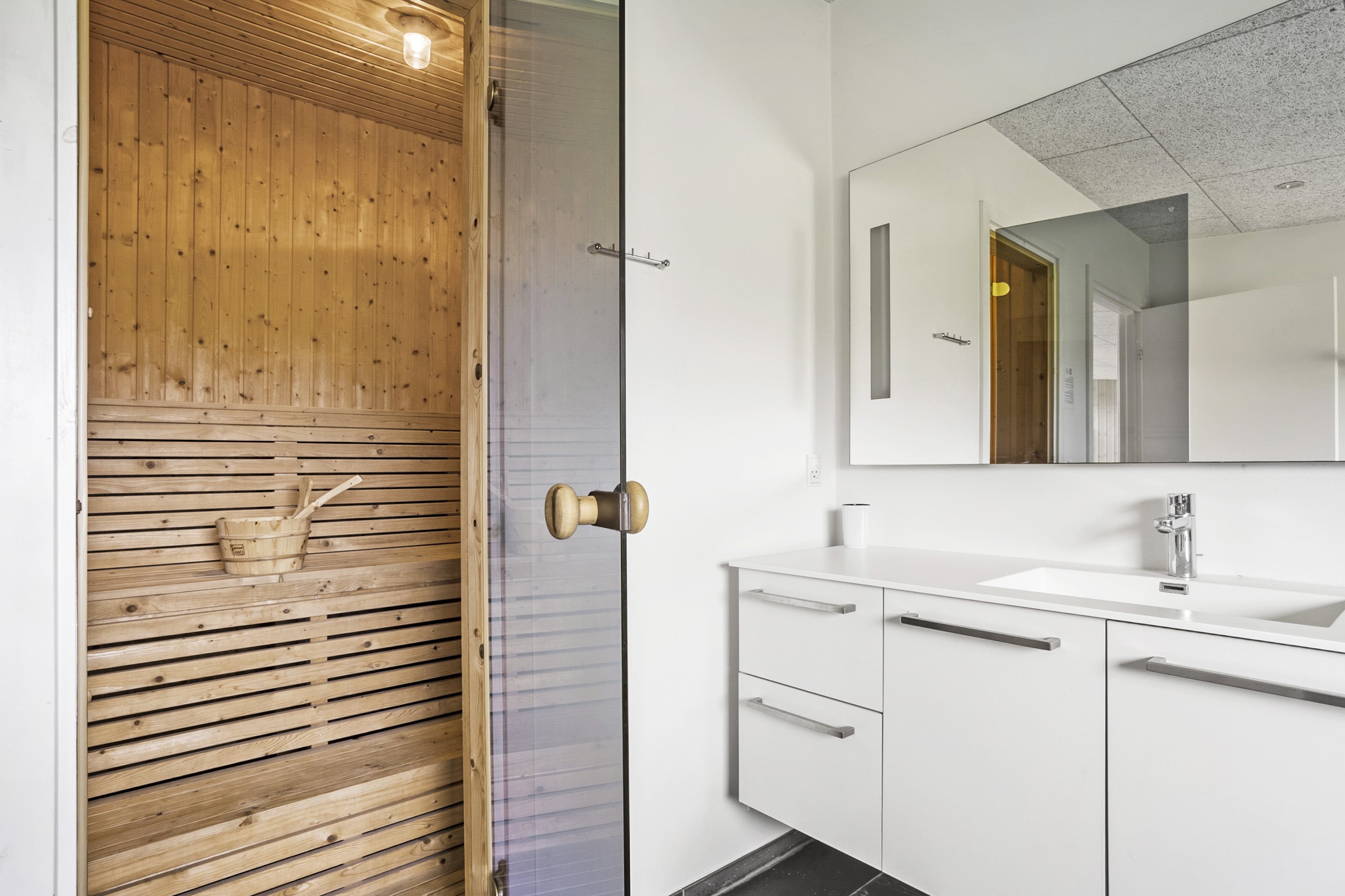 Fremhævet badeværelse billede i fuldskærmstilstand. Billede af Aarø Strandhøj 11, 6100 Haderslev