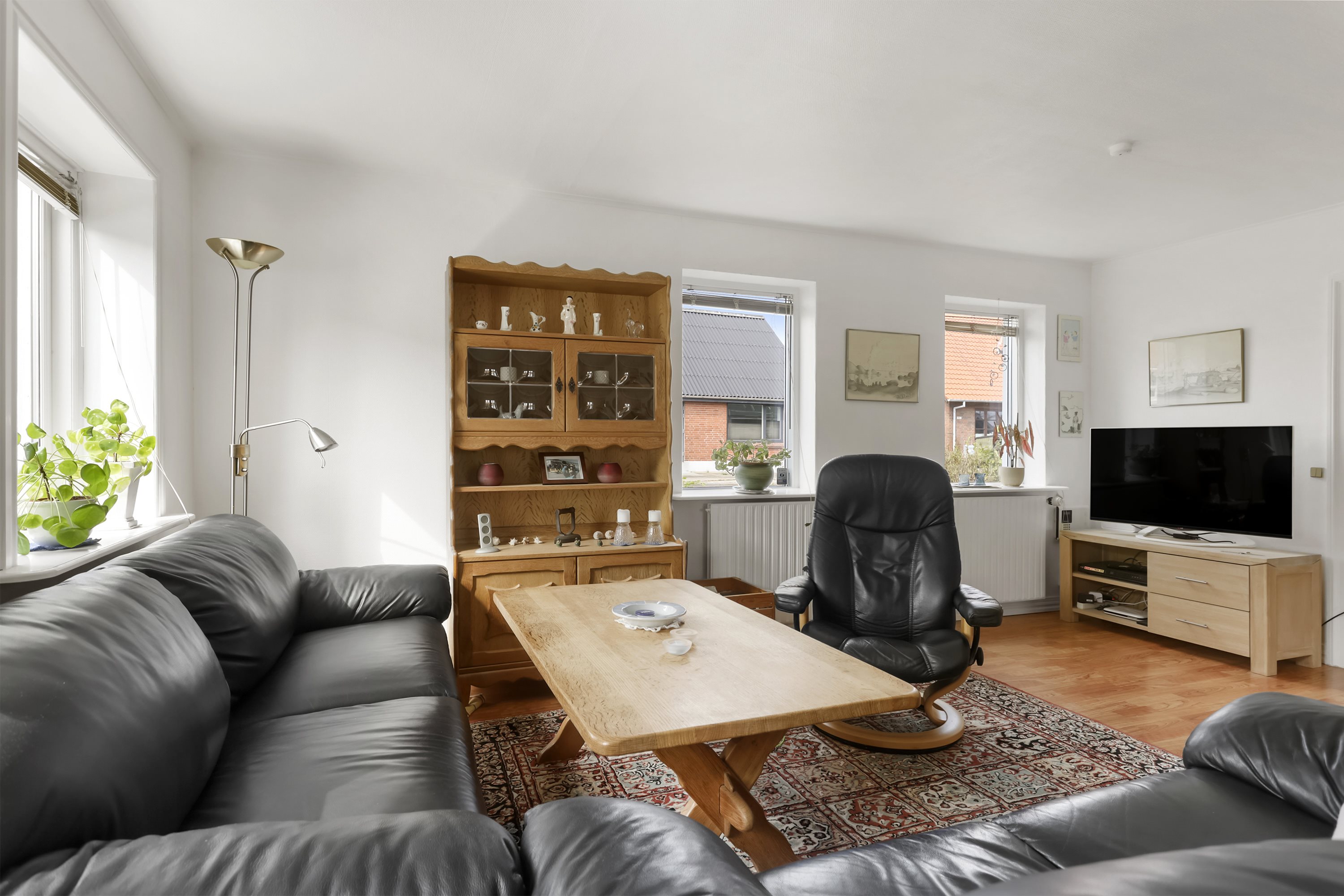 Fremhævet stue billede i fuldskærmstilstand. Billede af Østkystvejen 351, Voerså, 9300 Sæby