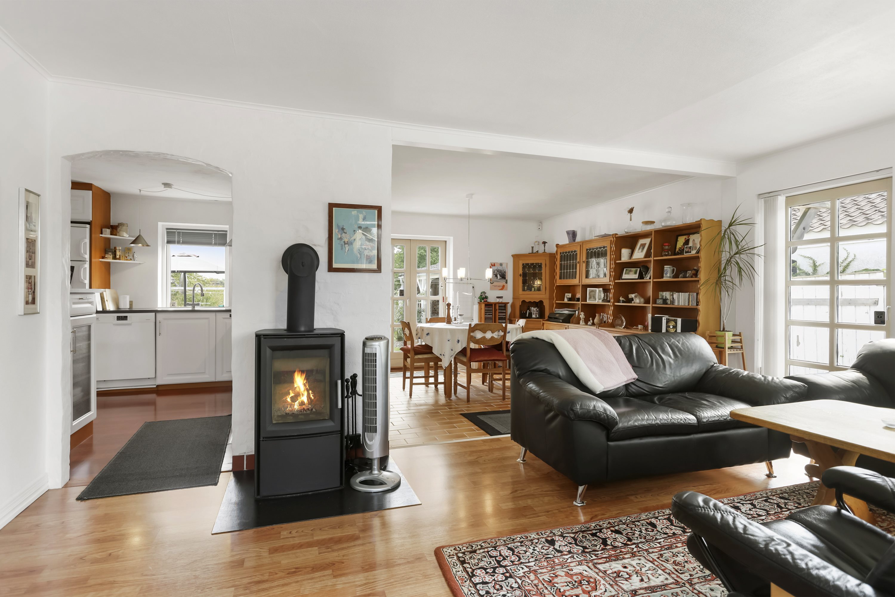 Fremhævet stue billede i fuldskærmstilstand. Billede af Østkystvejen 351, Voerså, 9300 Sæby