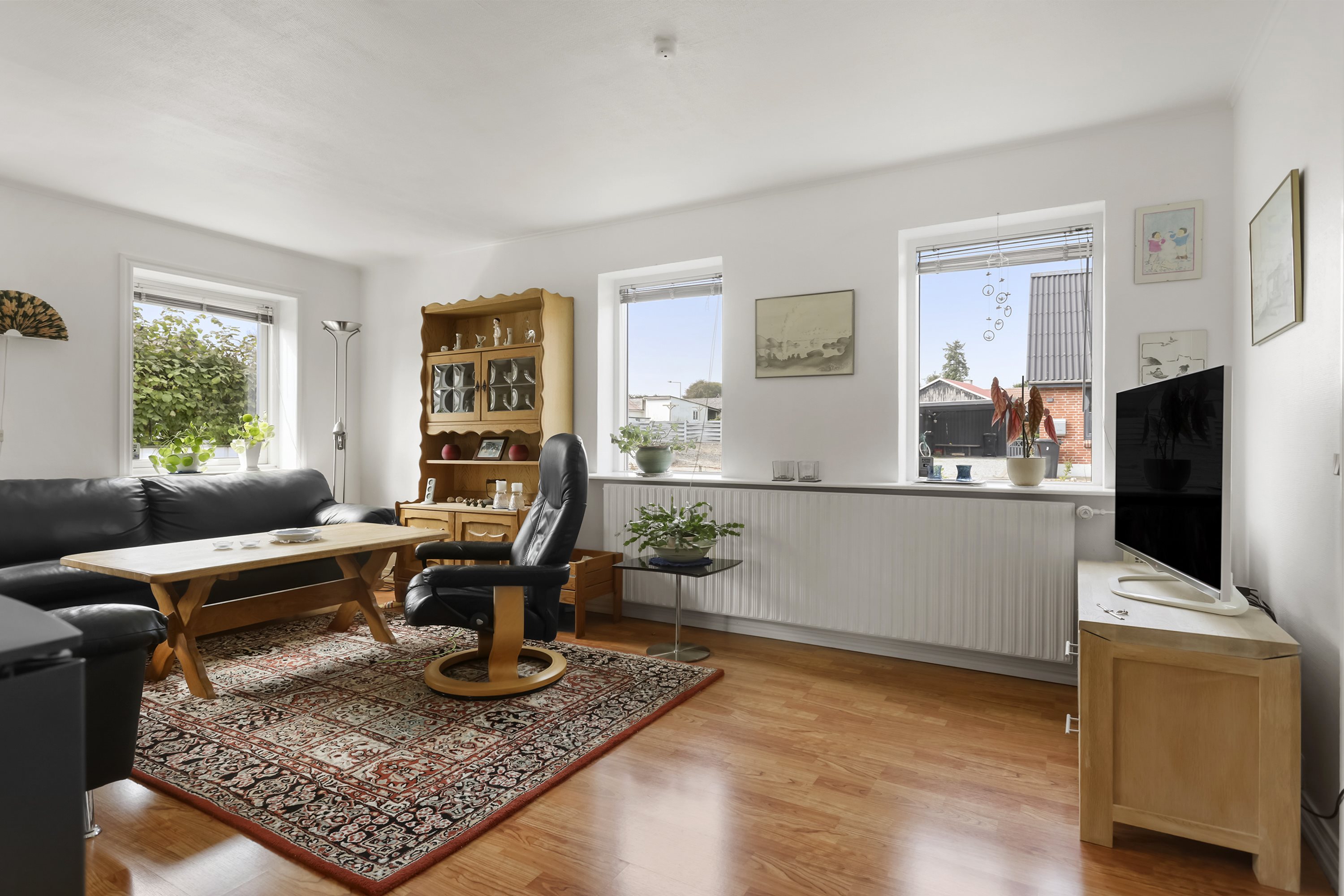 Fremhævet stue billede i fuldskærmstilstand. Billede af Østkystvejen 351, Voerså, 9300 Sæby