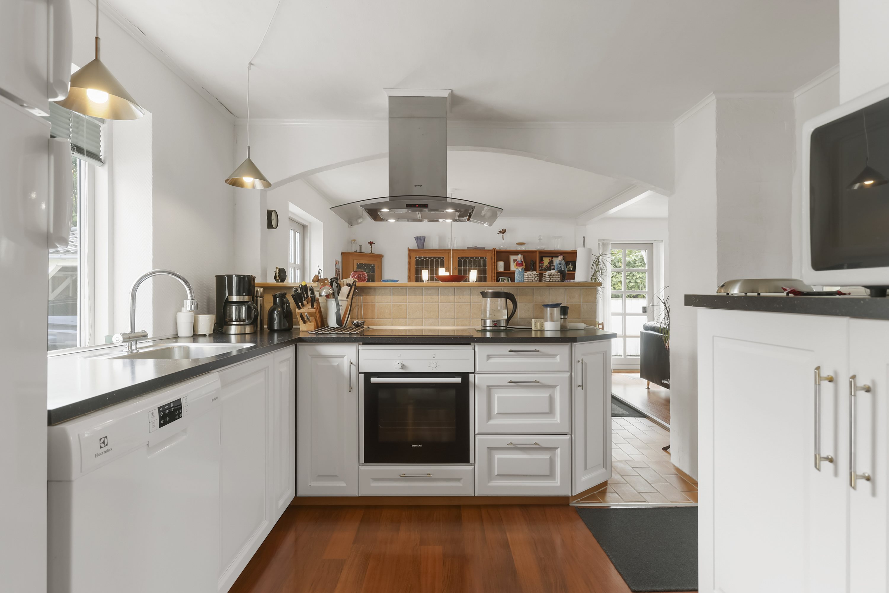 Fremhævet køkken alrum billede i fuldskærmstilstand. Billede af Østkystvejen 351, Voerså, 9300 Sæby