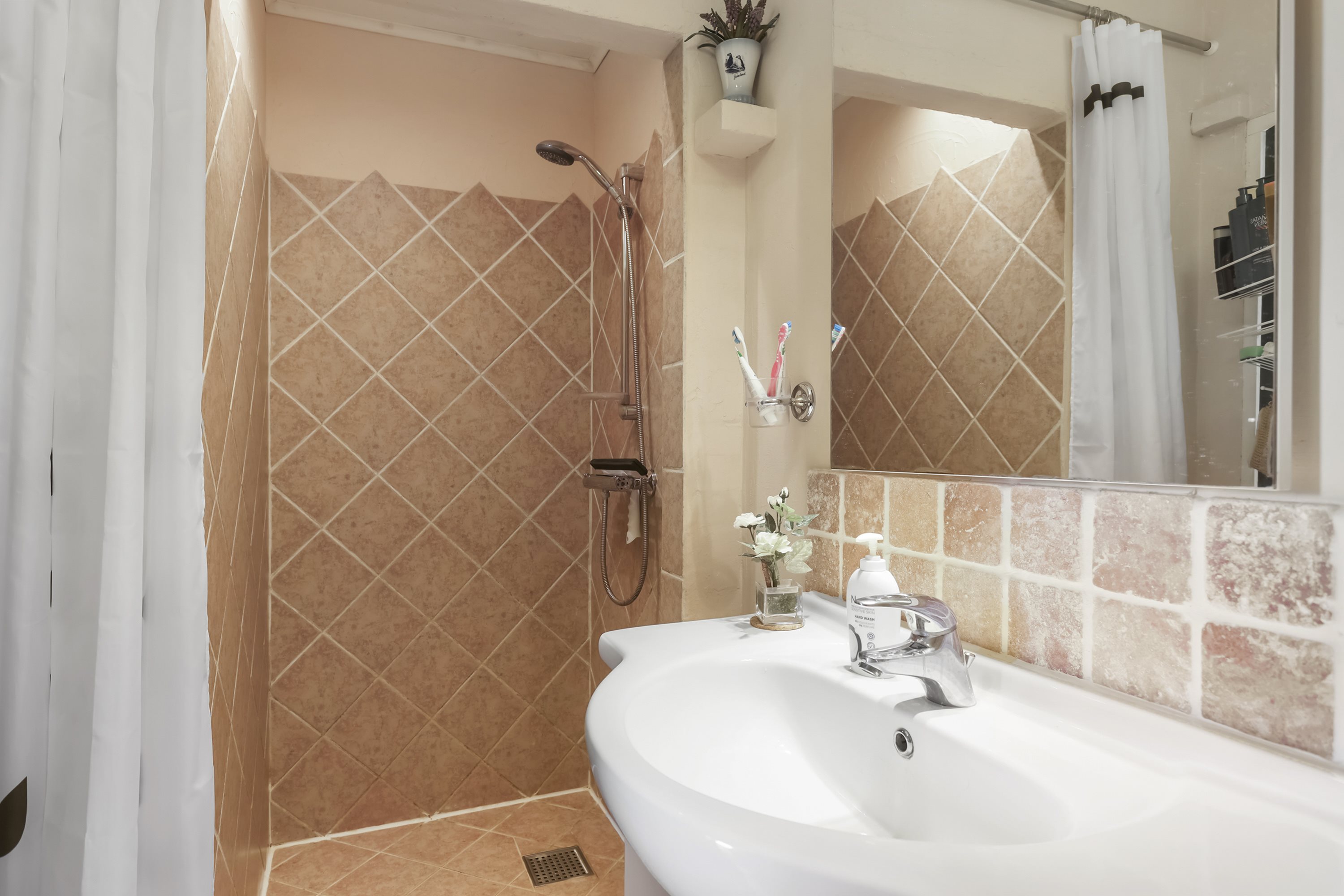 Fremhævet badeværelse billede i fuldskærmstilstand. Billede af Østkystvejen 351, Voerså, 9300 Sæby