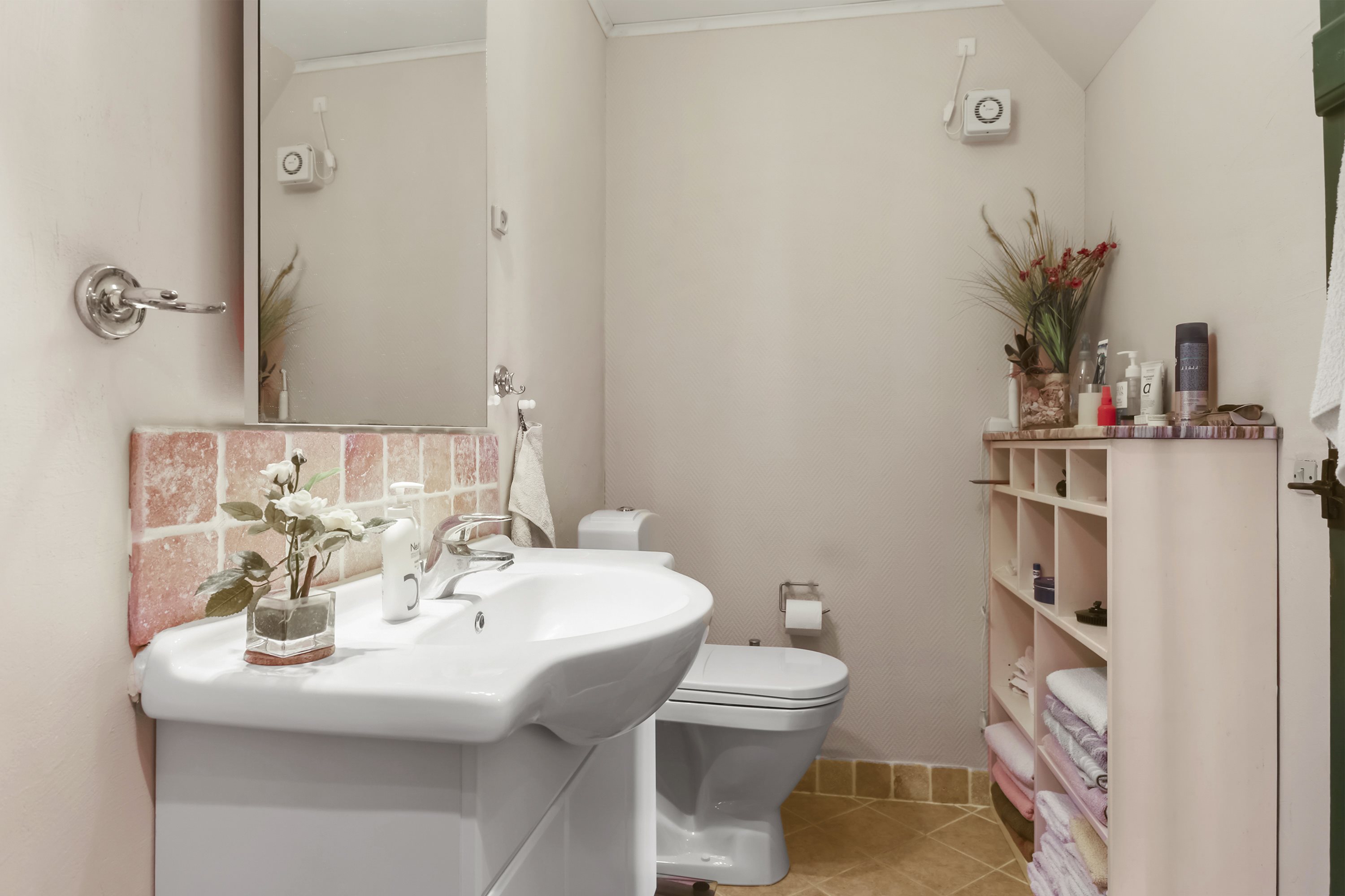 Fremhævet badeværelse billede i fuldskærmstilstand. Billede af Østkystvejen 351, Voerså, 9300 Sæby