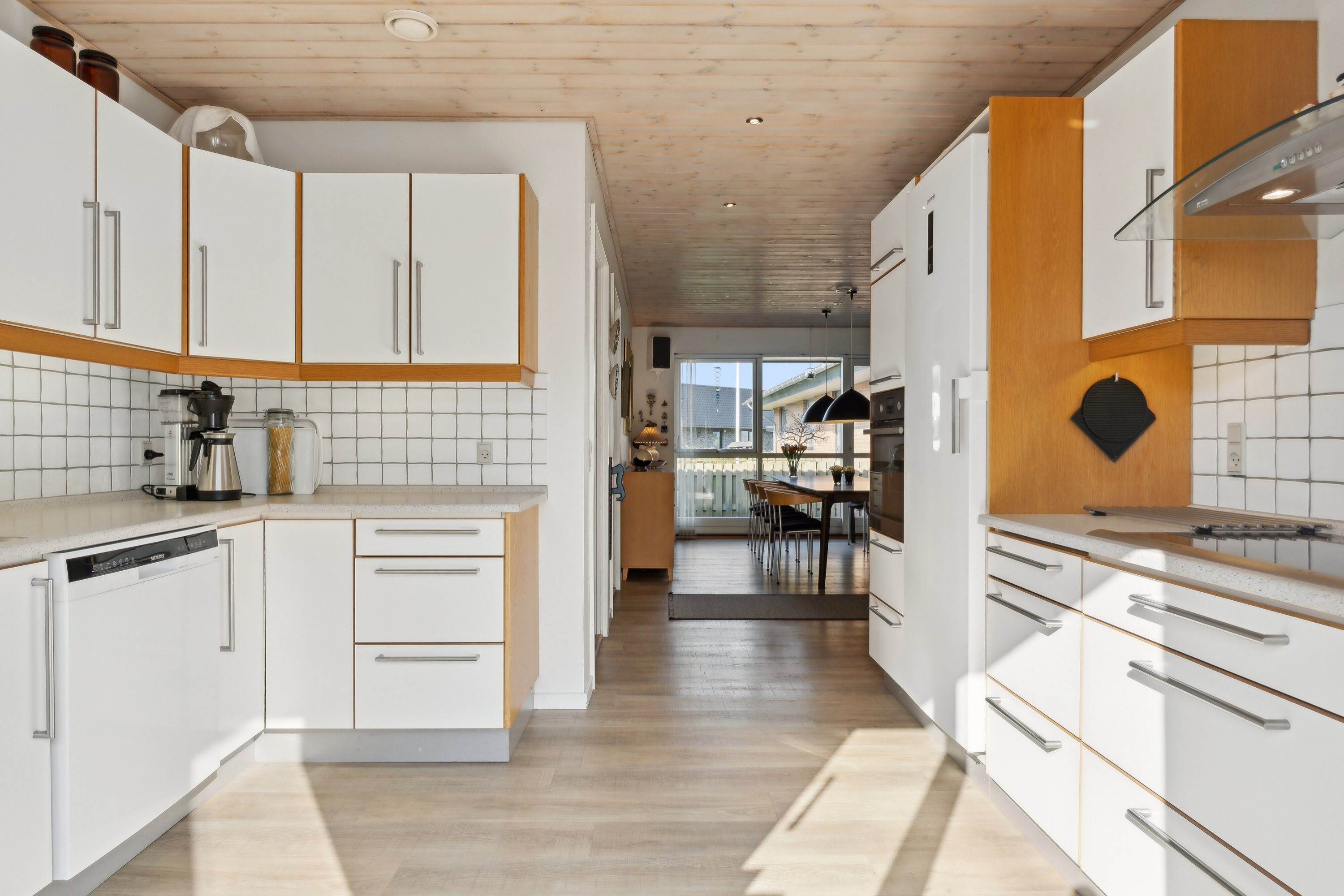 Fremhævet køkken billede i fuldskærmstilstand. Billede af Teglgårdshaven 14, 9870 Sindal