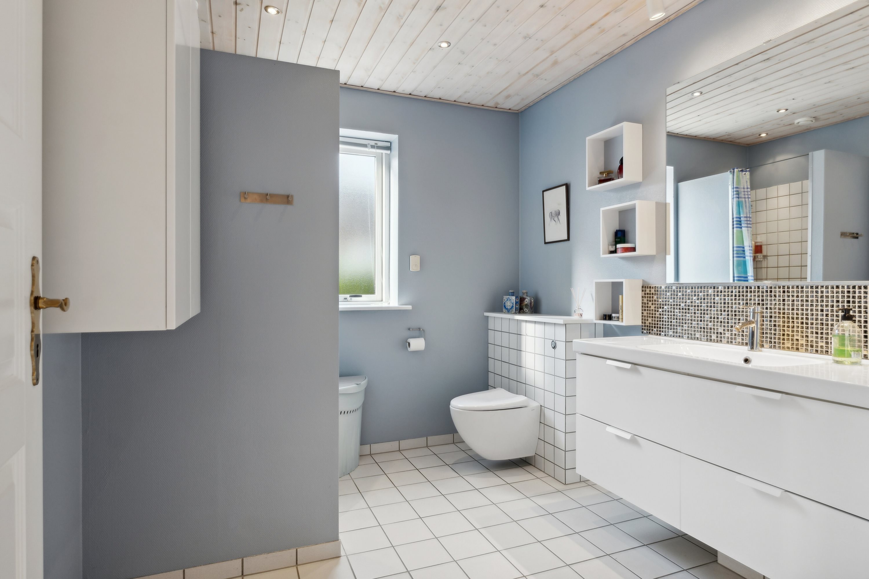 Fremhævet badeværelse billede i fuldskærmstilstand. Billede af Teglgårdshaven 14, 9870 Sindal