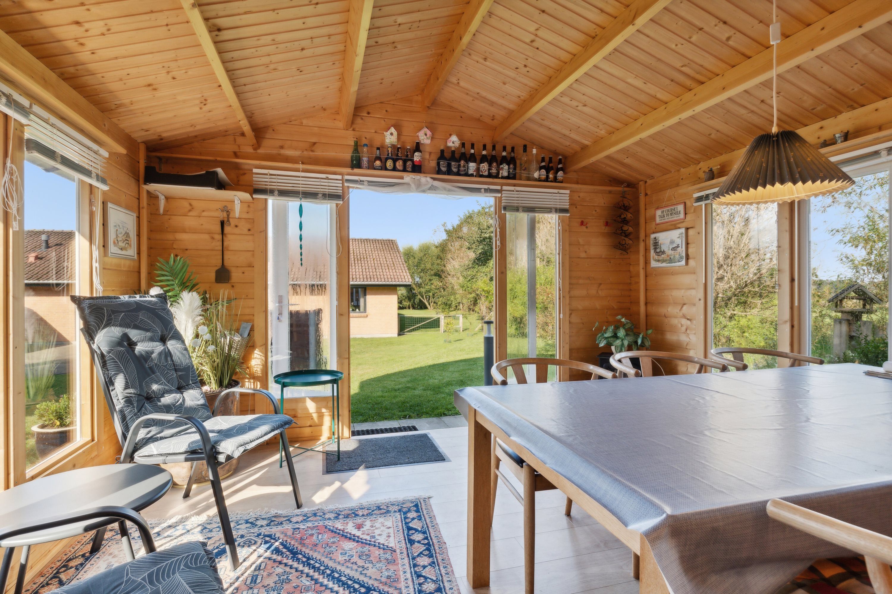 Fremhævet udestue billede i fuldskærmstilstand. Billede af Teglgårdshaven 14, 9870 Sindal