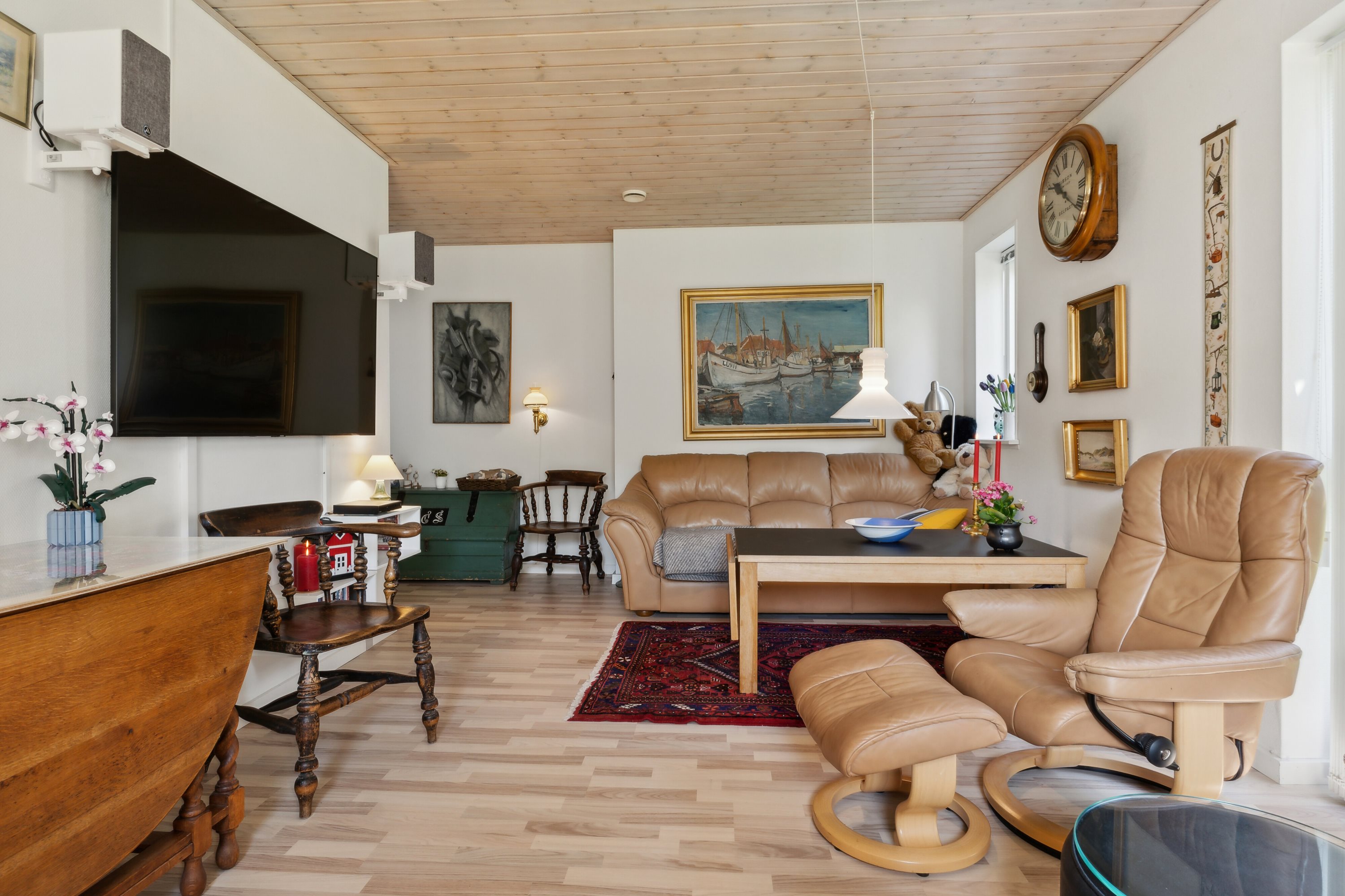 Fremhævet stue billede i fuldskærmstilstand. Billede af Teglgårdshaven 14, 9870 Sindal