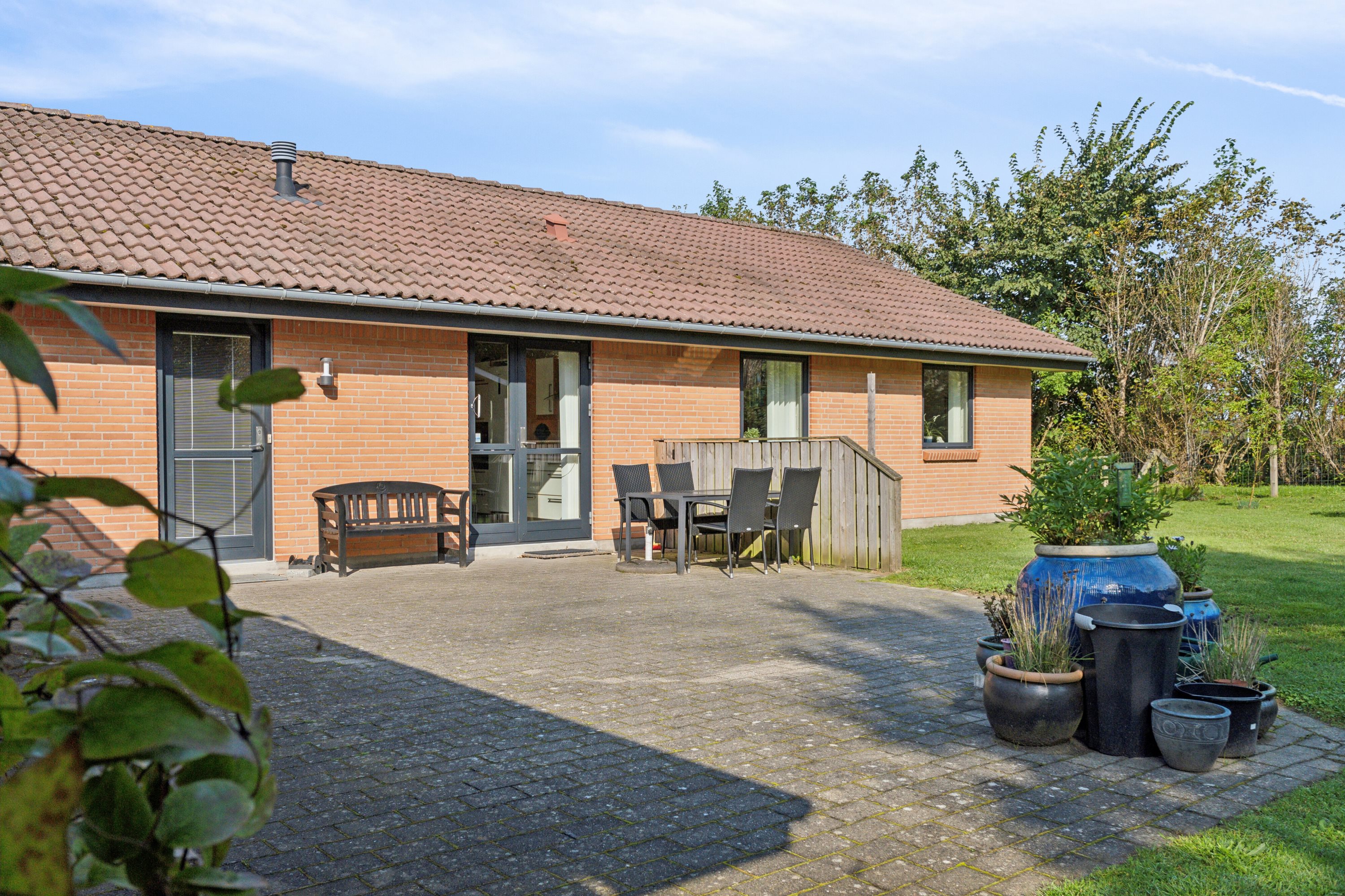 Fremhævet terrasse billede i fuldskærmstilstand. Billede af Teglgårdshaven 14, 9870 Sindal