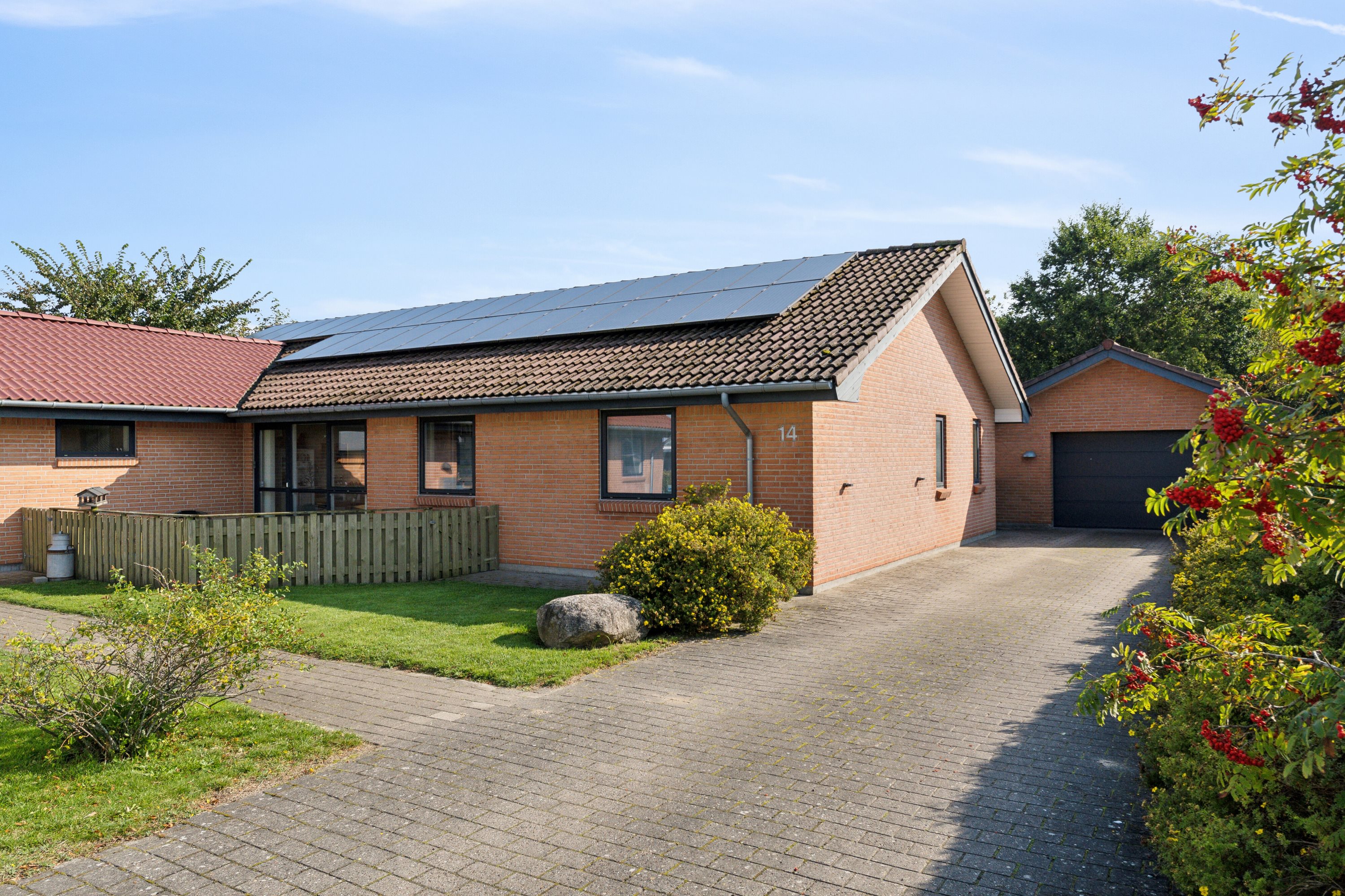 Fremhævet set fra vejen billede i fuldskærmstilstand. Billede af Teglgårdshaven 14, 9870 Sindal