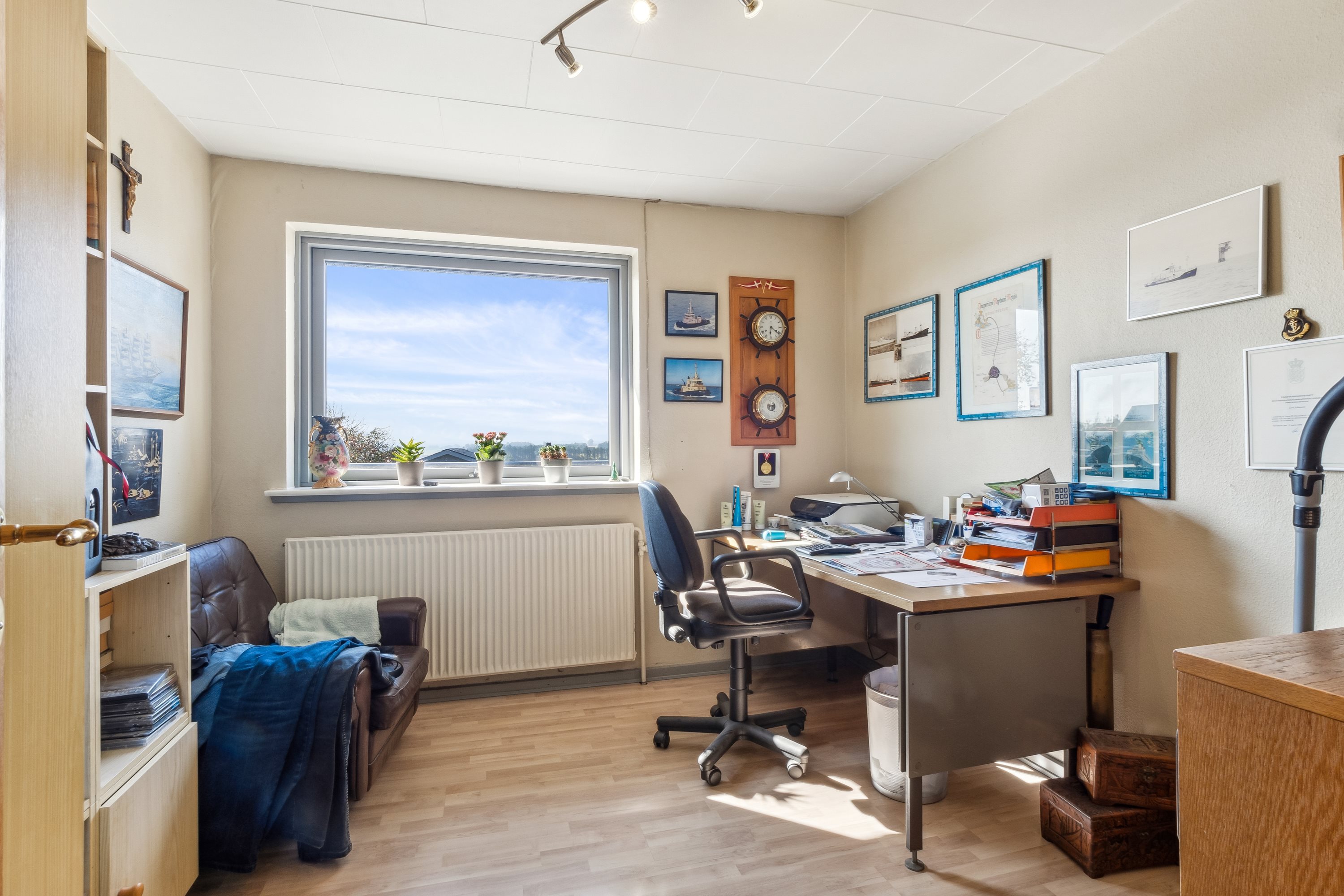 Fremhævet stue billede i fuldskærmstilstand. Billede af Solbakken 2, Ræhr, 7730 Hanstholm