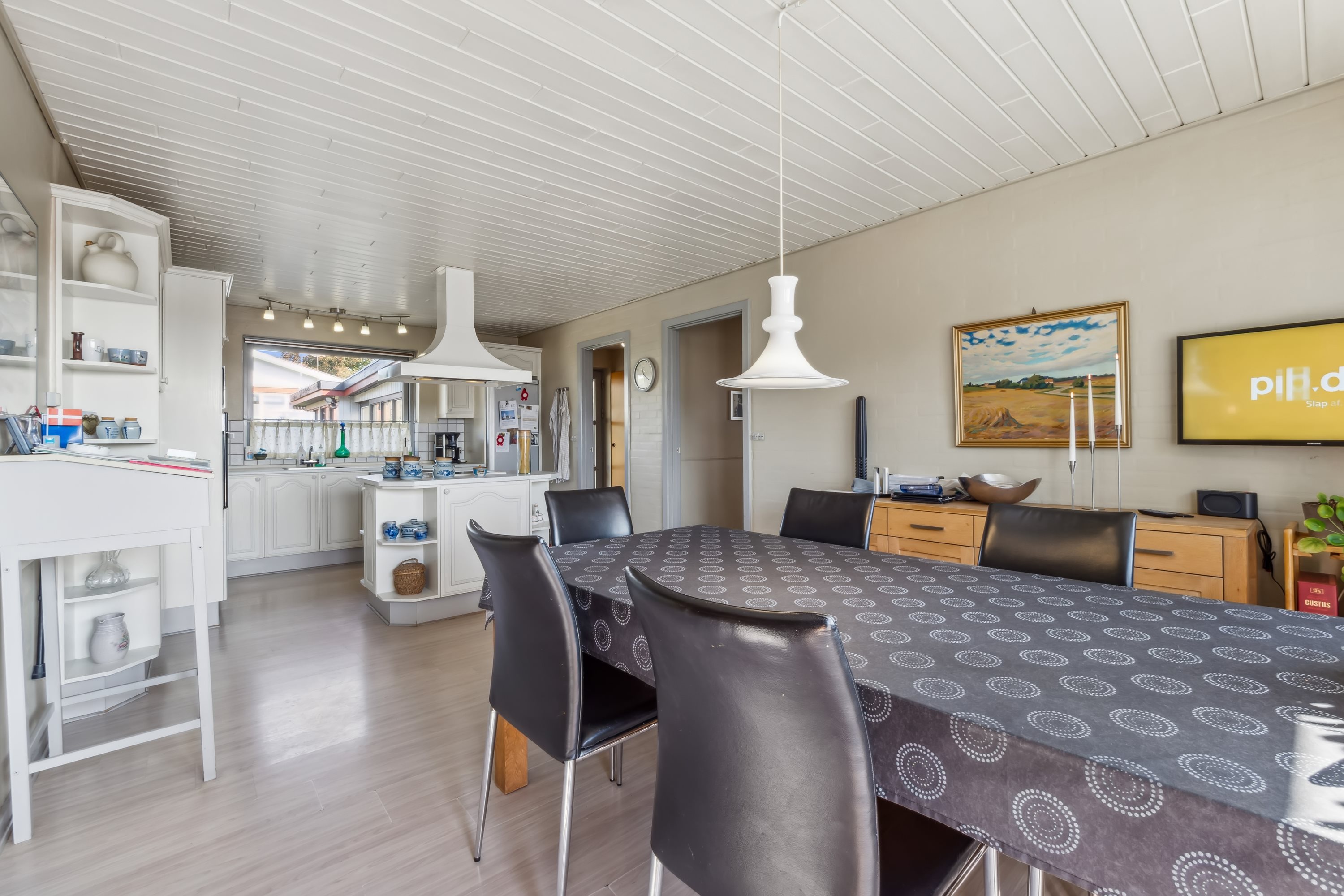 Fremhævet stue billede i fuldskærmstilstand. Billede af Solbakken 2, Ræhr, 7730 Hanstholm