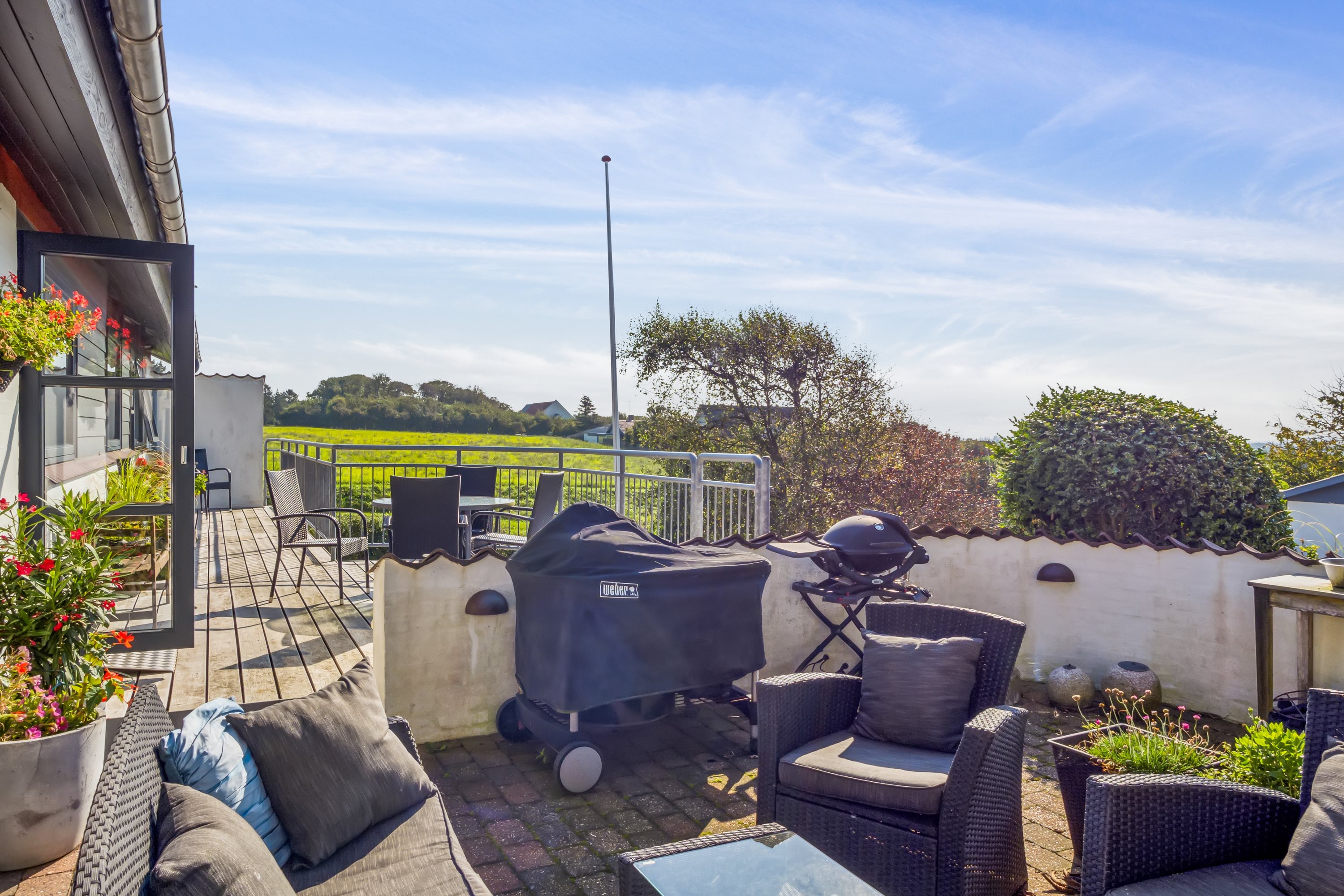 Fremhævet terrasse billede i fuldskærmstilstand. Billede af Solbakken 2, Ræhr, 7730 Hanstholm