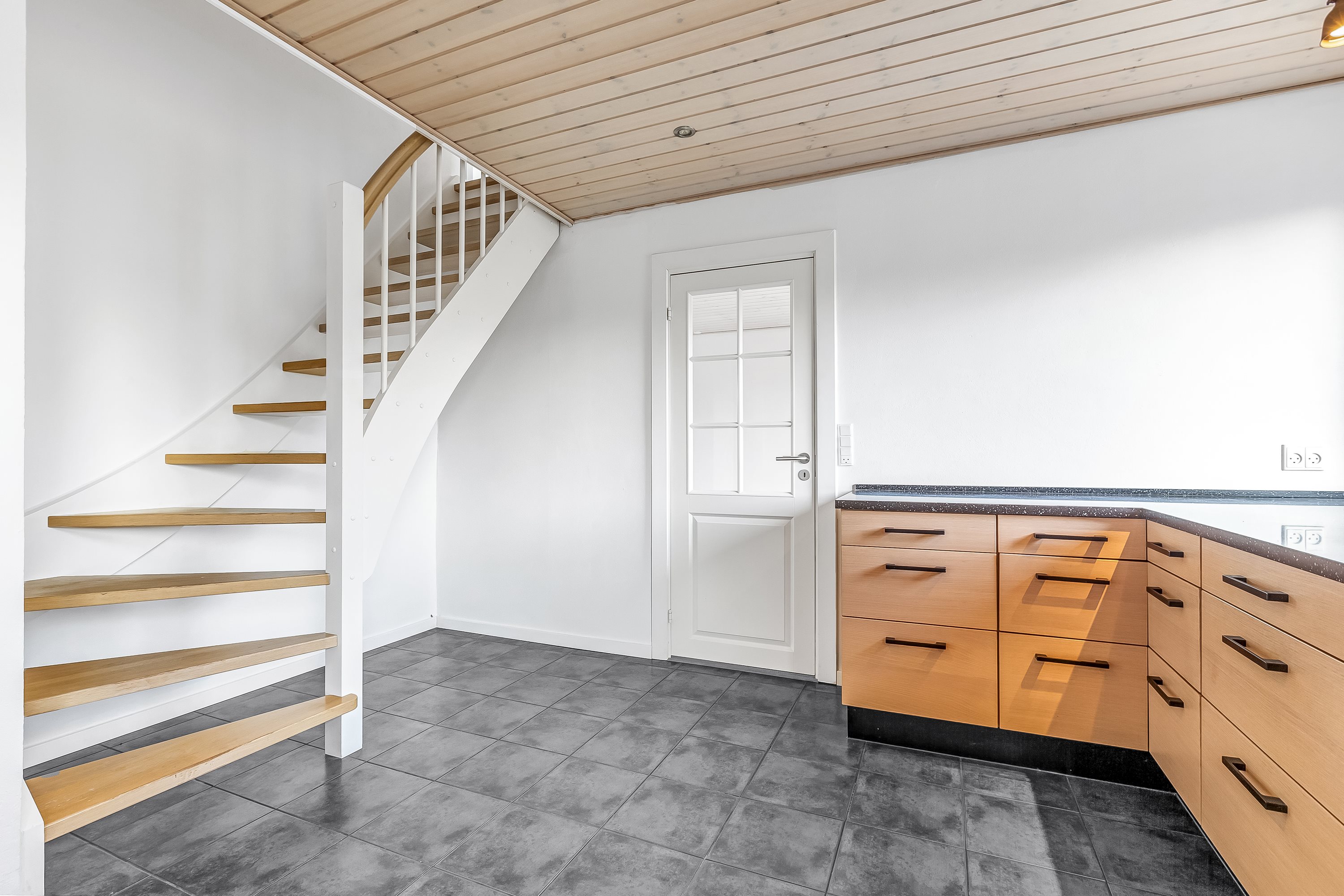 Fremhævet køkken billede i fuldskærmstilstand. Billede af Anne Franks Vej 2, 7500 Holstebro