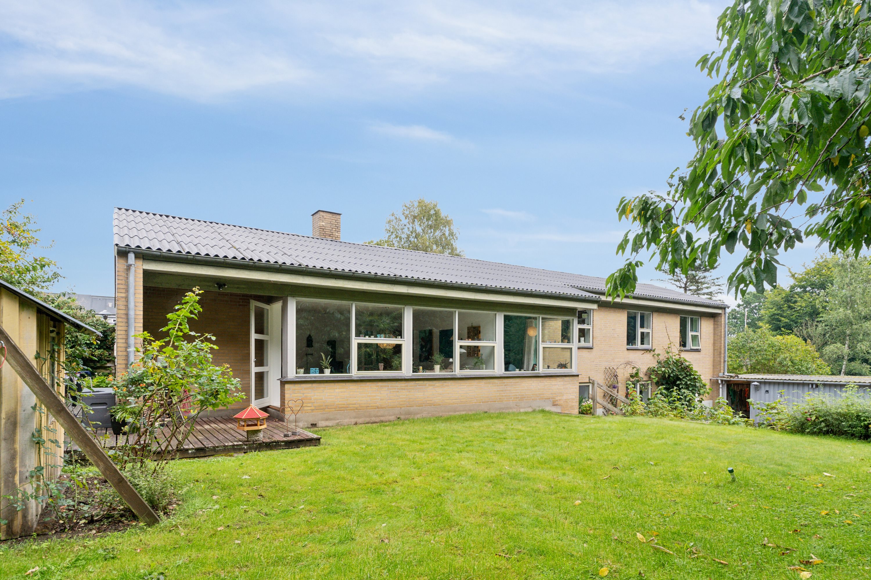 Fremhævet set fra haven billede i fuldskærmstilstand. Billede af Sankelmarksvej 21, 8600 Silkeborg