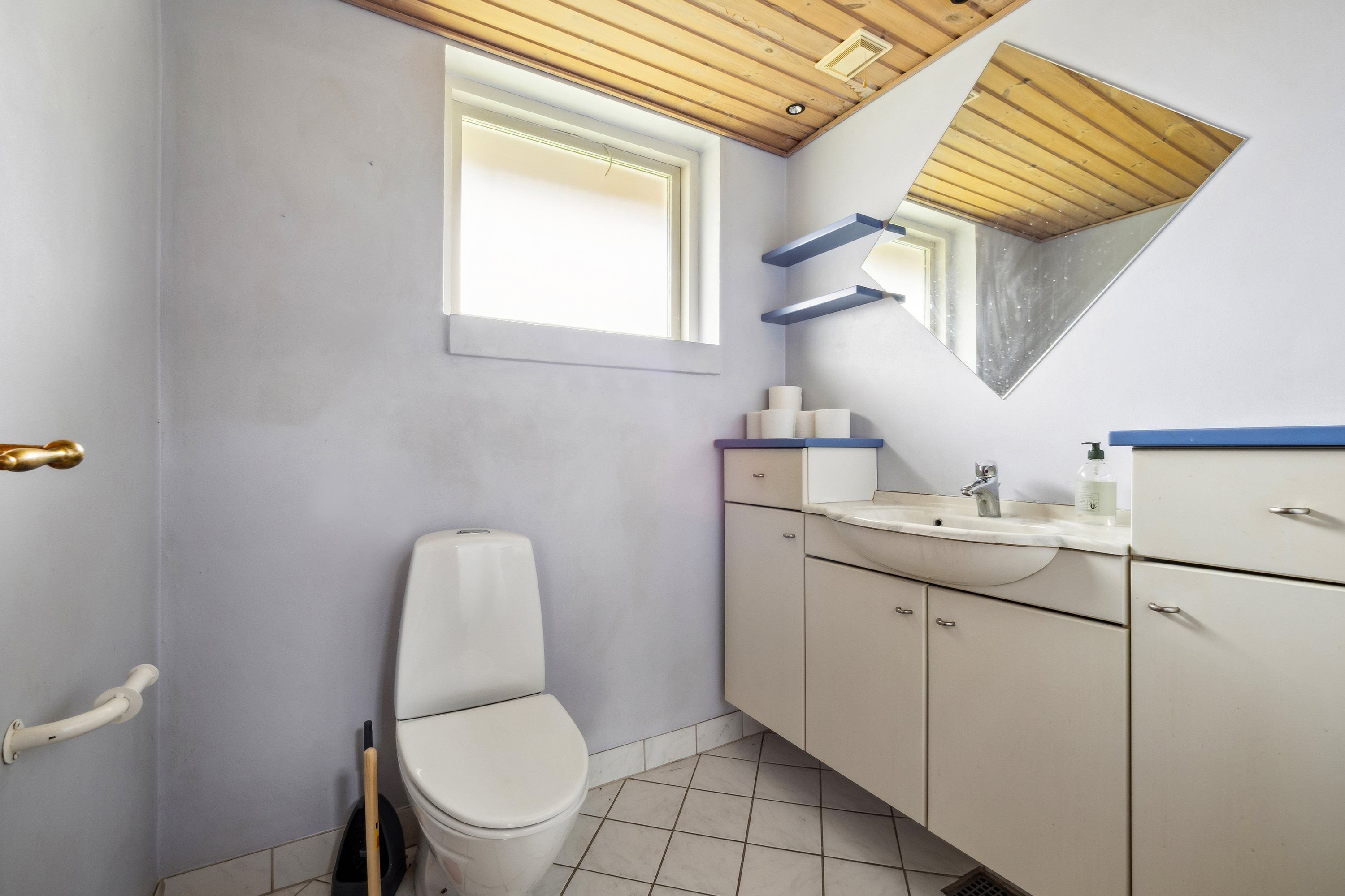 Fremhævet badeværelse billede i fuldskærmstilstand. Billede af Bygmarken 8, 7730 Hanstholm